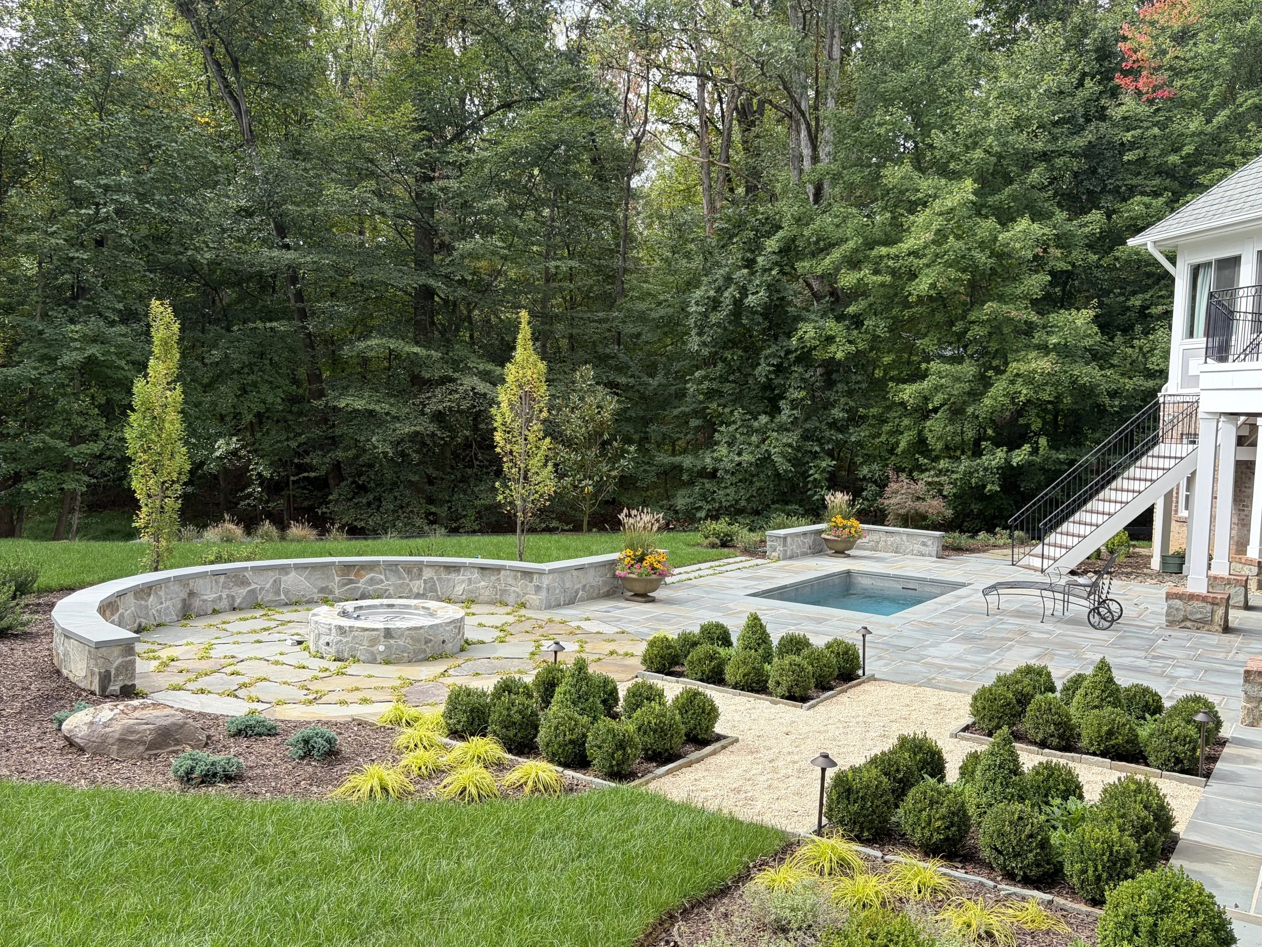 [flush][large-spaces]SMALL LUXURY PLUNGE POOL FOR A GREAT FALLS, VIRGINIA BACKYARD