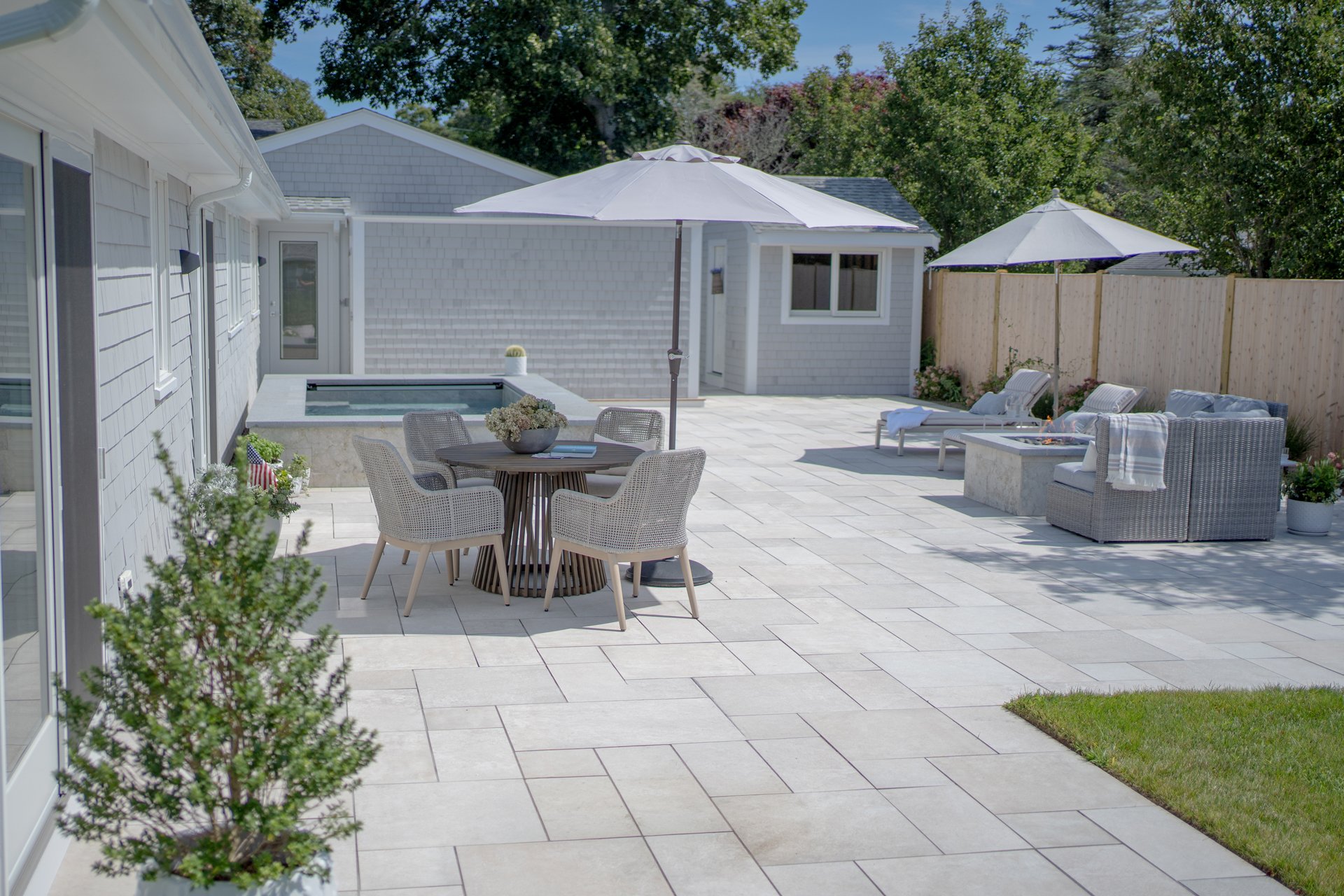 [raised][small-spaces]COMPACT SOAKE POOL FOR A SMALL CAPE COD BACKYARD