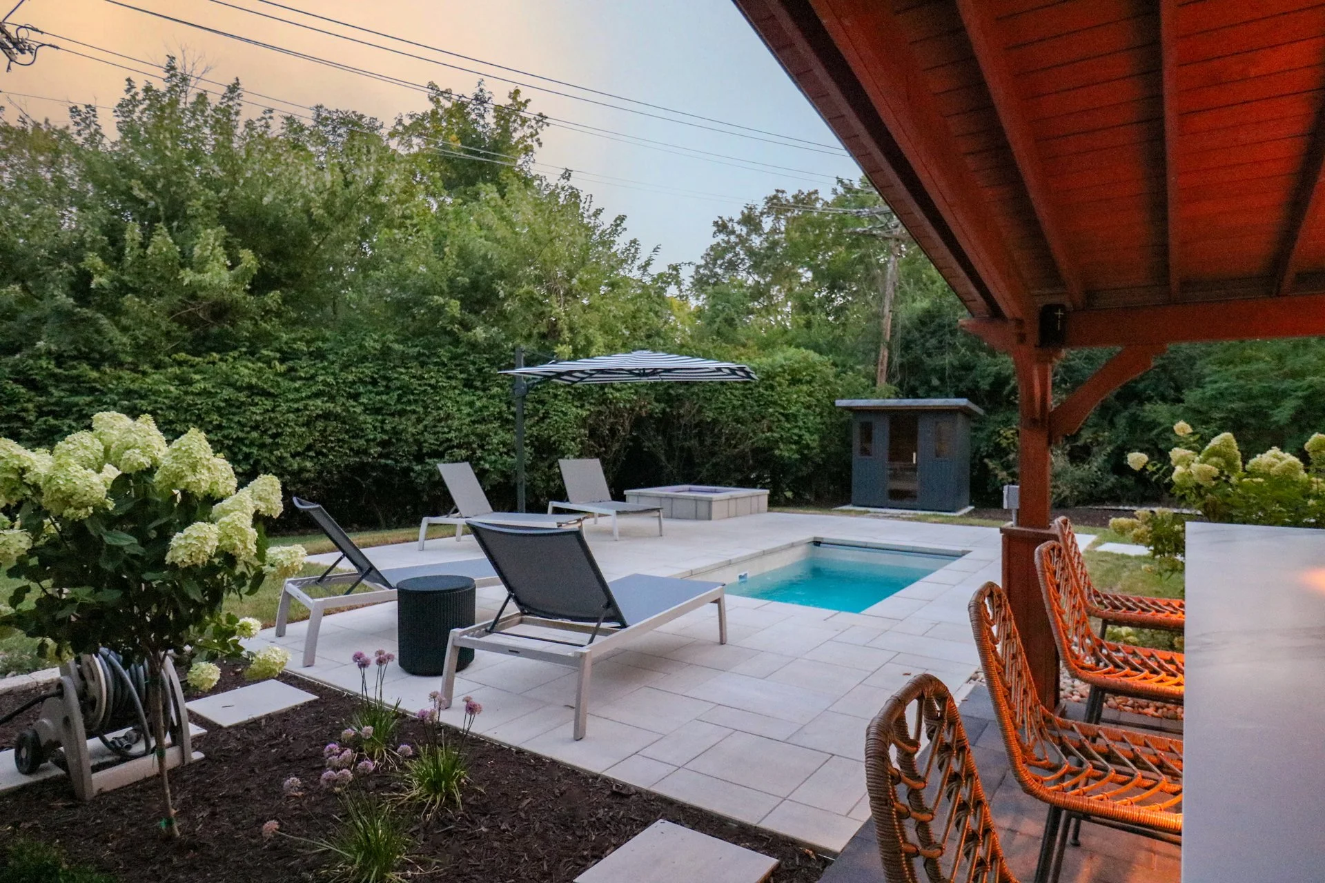 [fitness-wellness][dual-pools]FLUSH PLUNGE POOL, RAISED COLD PLUNGE, AND SAUNA FOR A COMPLETE BACKYARD WELLNESS RETREAT