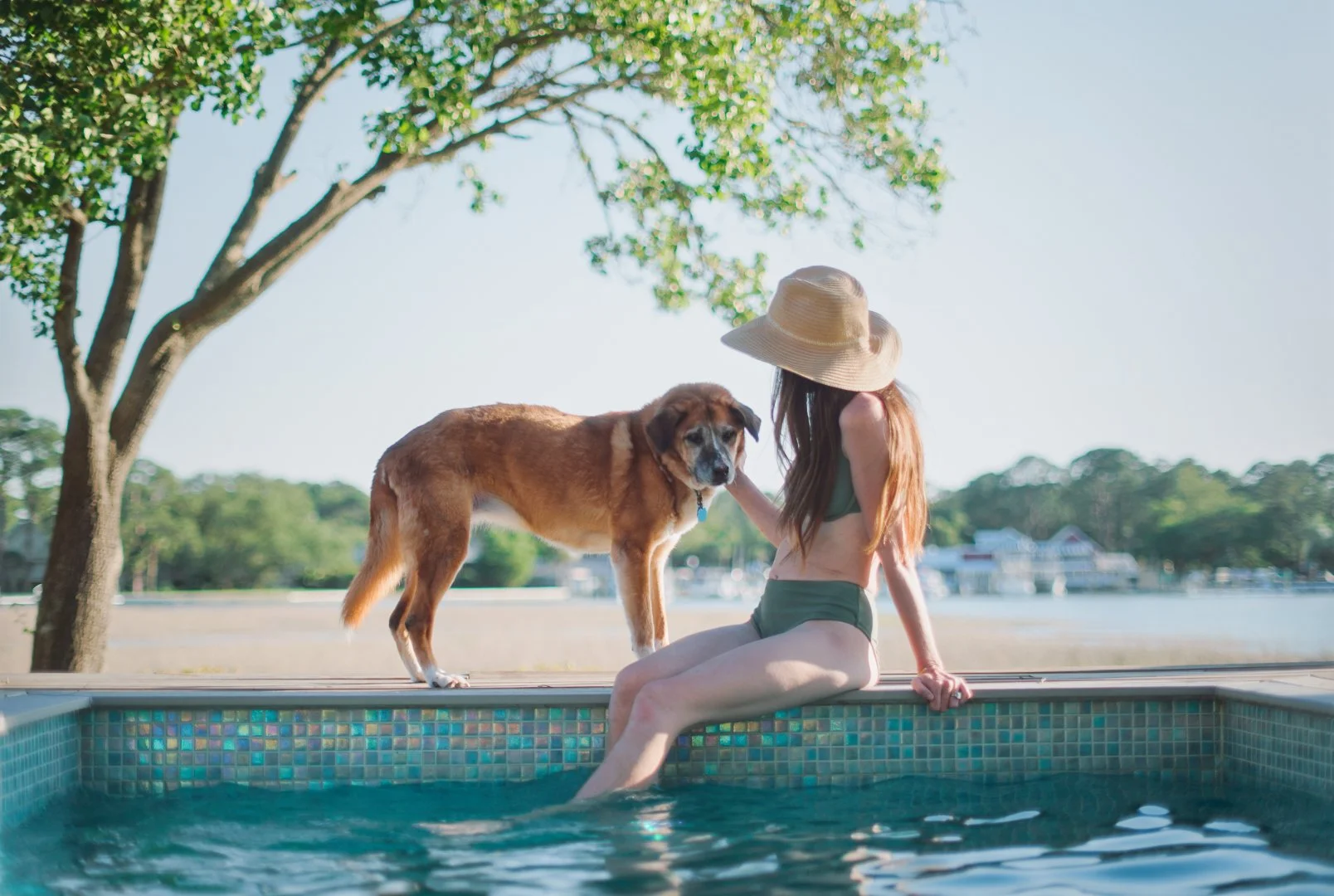 DOG-FRIENDLY BACKYARD RETREAT WITH A CUSTOM MOSAIC-TILED SOAKE POOL ON HILTON HEAD ISLAND, SOUTH CAROLINA.