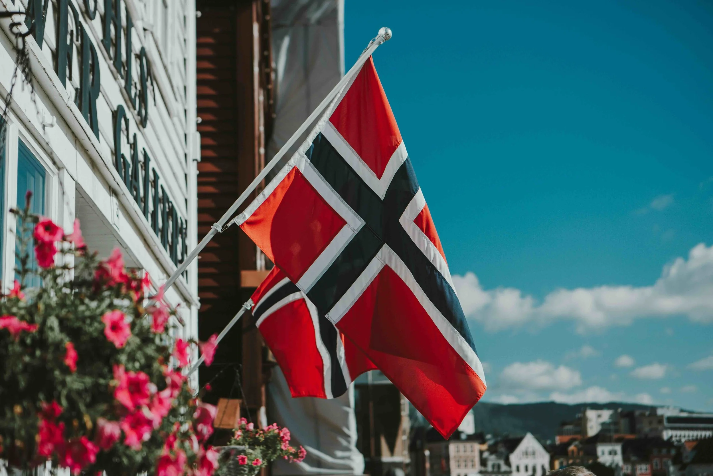 Norway bans AI use in elementary schools, shifts students from tablets to books 