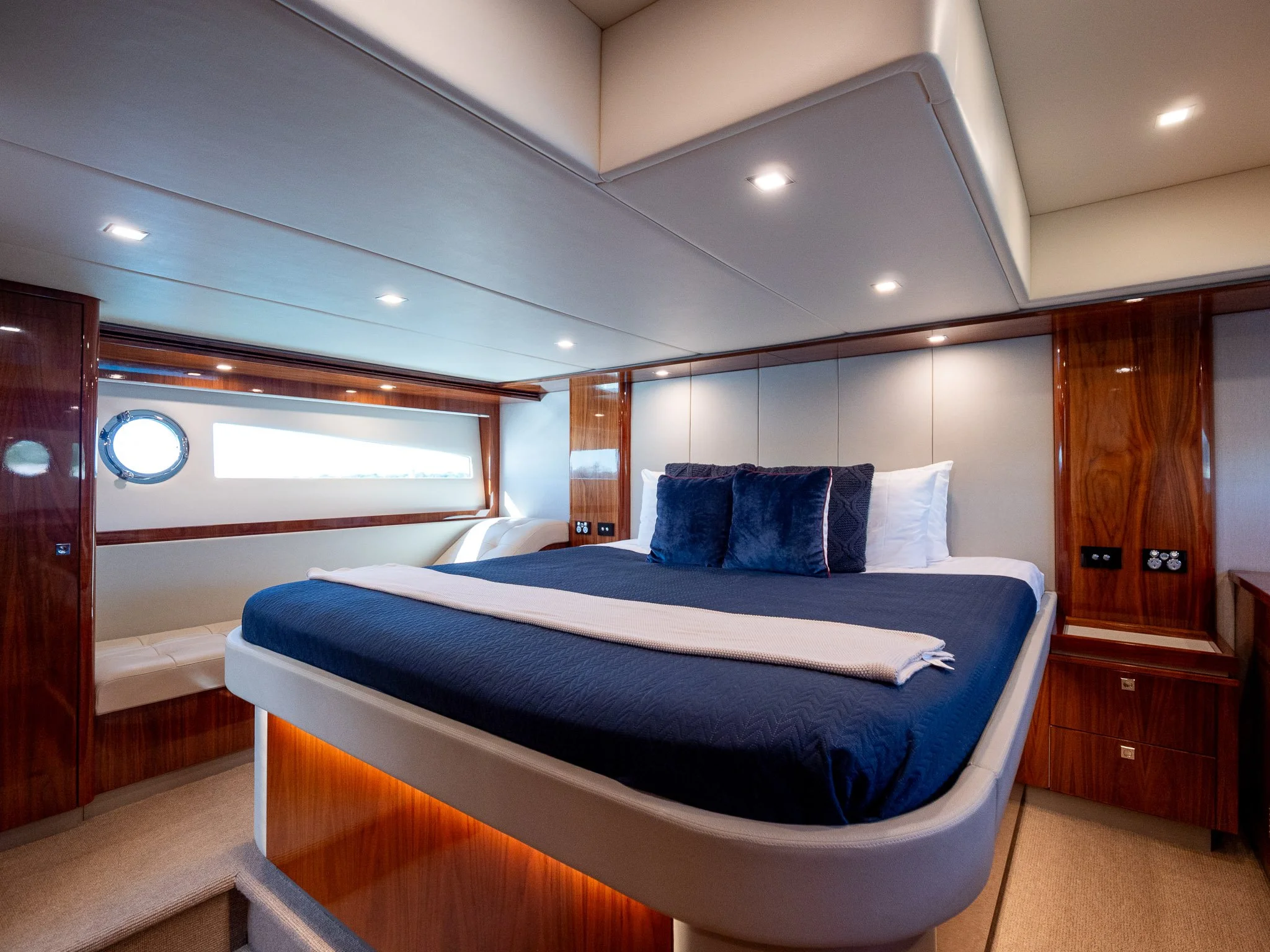 2017 Riviera 5400 Sport Yacht - Dutchess - Brendon004.jpg