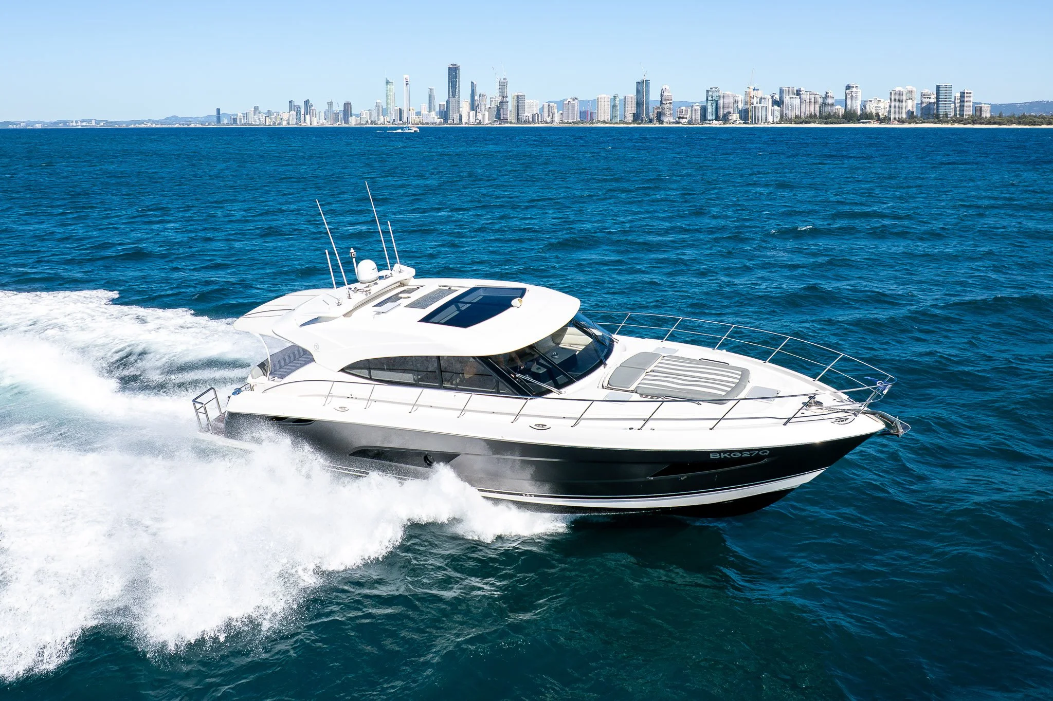 2017 Riviera 5400 Sport Yacht Platinum