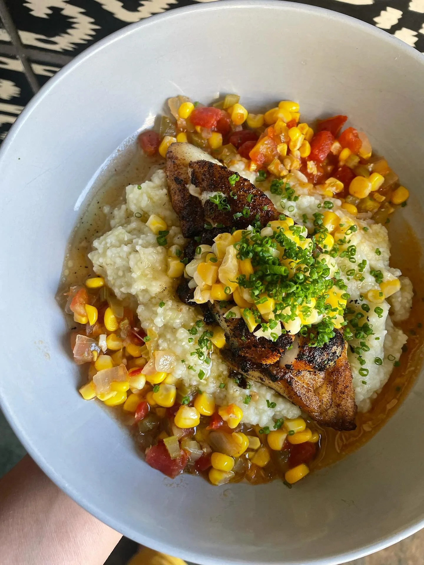 🌽 Blackened Rockfish, Maque Choux, Scallion Grits, Brown Butter Sour Corn 🌽 - aka my current obsession 💁🏻&zwj;♀️ &amp; on the menu probably for the rest of corn season !
