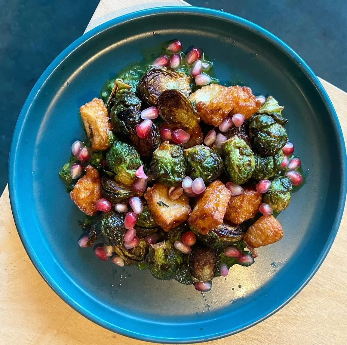 Brussels 🤝 Pomegranate season still going strong but not for too much longer run🏃🏻&zwj;♀️🏃🏻&zwj;♀️🏃🏻&zwj;♀️!