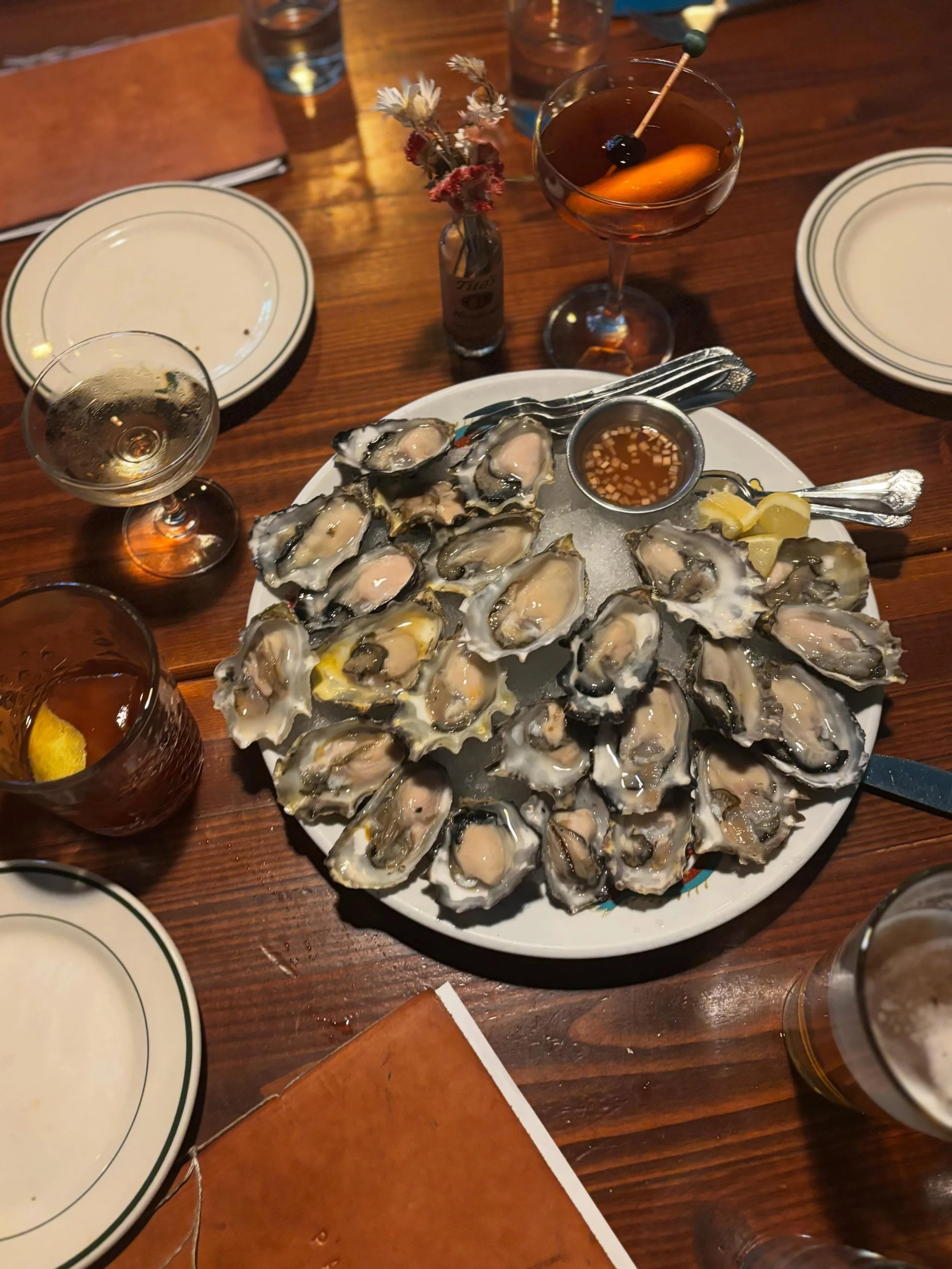 $2 oysters every Sunday 4pm-sold out 🥳