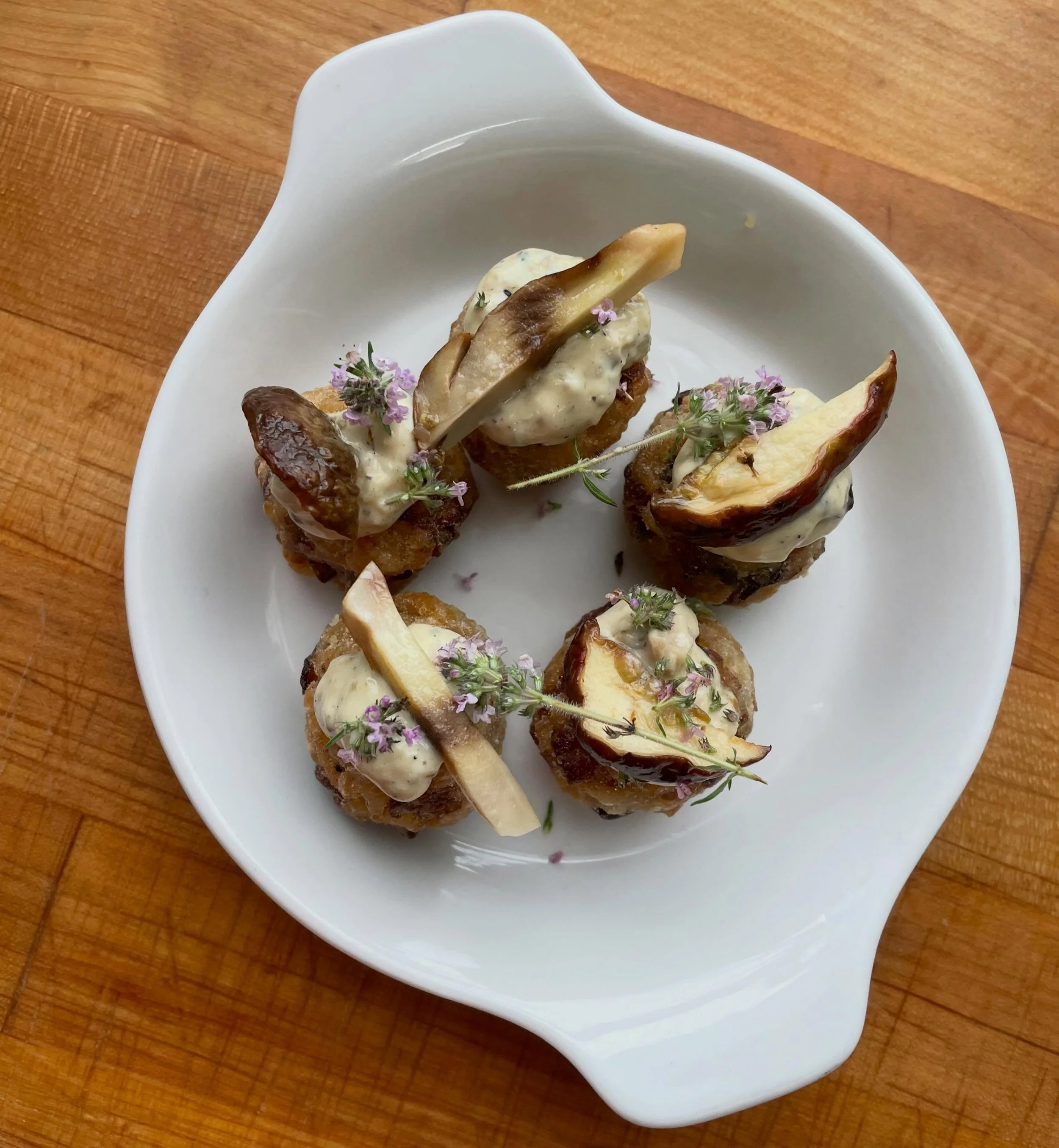 🍄&zwj;🟫 Porcini Calas, marinated porcini, grilled porcini aioli on special this weekend 🍄&zwj;🟫 

Gf &amp; vegan 🌱