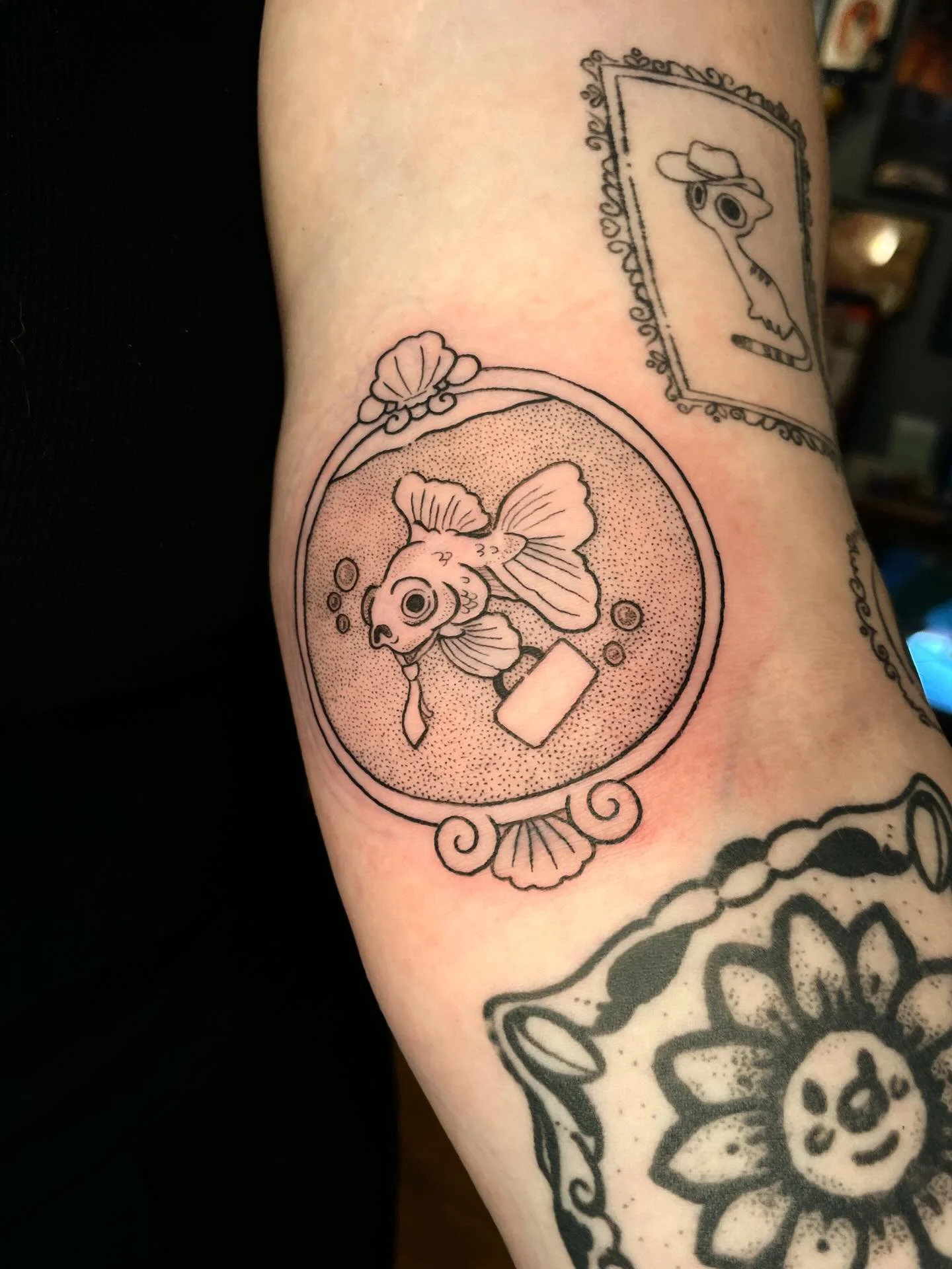 Sometimes when Zoya asks me to think of a new framed lil guy, I gotta dig deep in my heart to determine what will go out into the world. (Or @toadytown will suggest a fish in a tie and I'll just go with that 🥰)