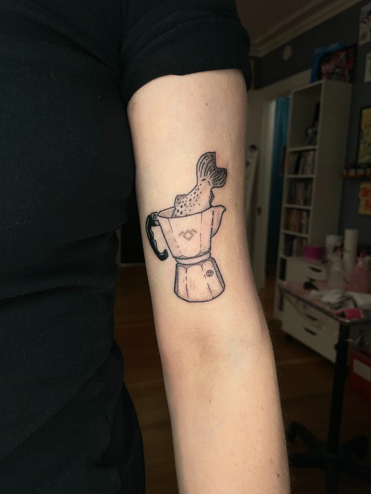 You're not gonna believe this, there was a fish in the percolator!

Happy to do another tattoo for my lovely partner and his best friend! Look at these cuties can you believe it?? Both designs were drawn by my love @toadytown ❤️