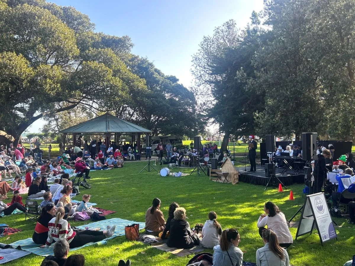 Tis the season! Sing along to your favourite carols at community events around Hobsons Bay this December🎄✨

Carols on the Green
📍Paine Reserve, Newport | Saturday 6 December, 6.30pm to 8.30pm

Carols in the Park
📍Logan Reserve, Altona | Sunday 7 D