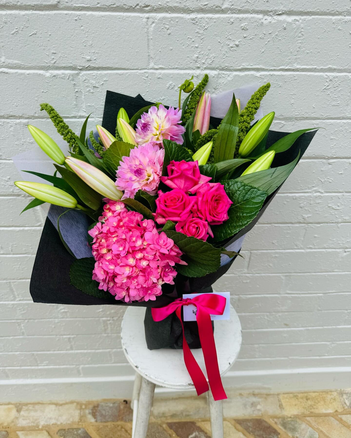 As the rain sets in for the weekend&hellip;Flowers brighten up everything 🌈 #flowers #floralstudio #giftbouquet #happybirthday #thankyou #thinkingofyou #congratulations #northshoreflorist #wattleitbee
