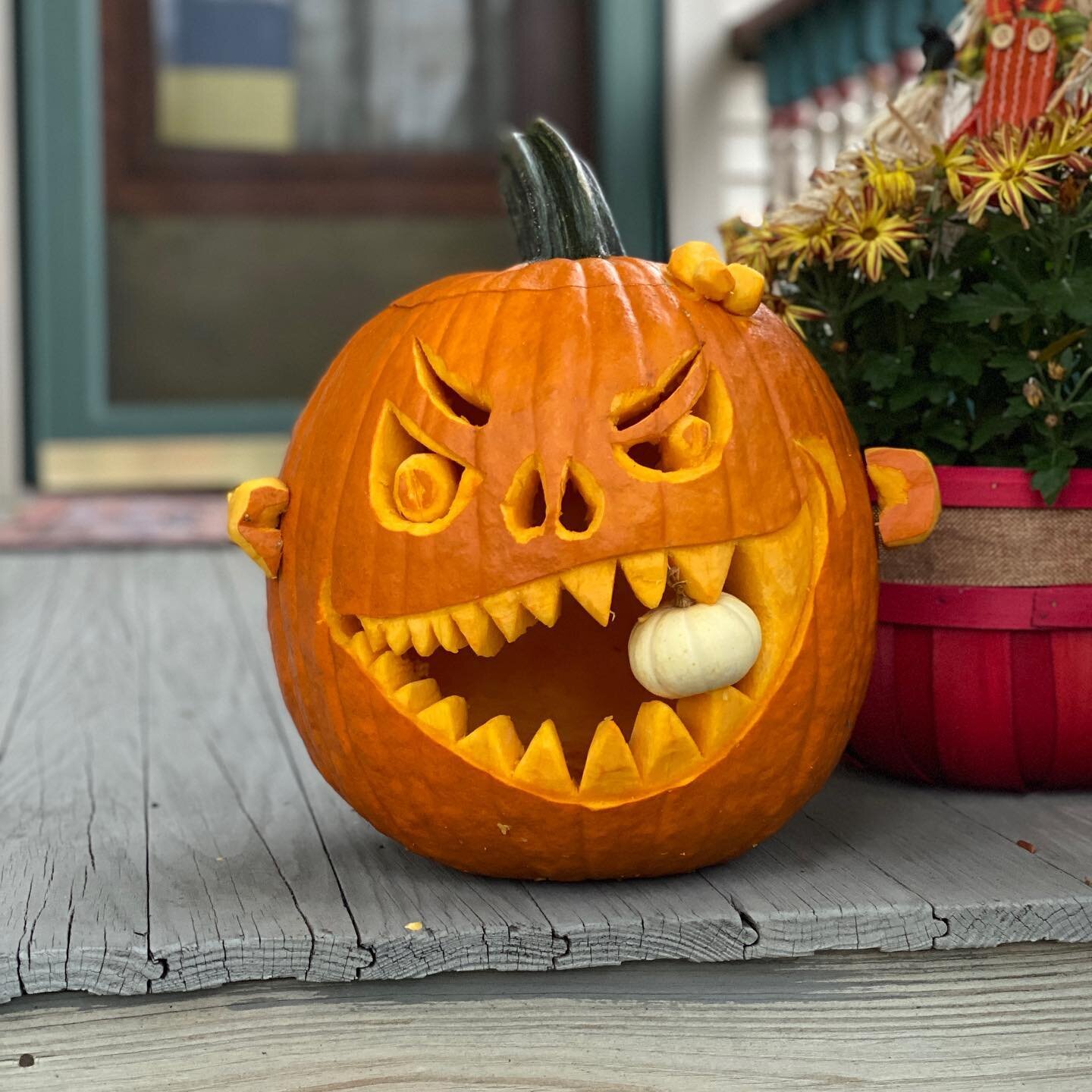 Happy Halloween!! #pumpkin #pumpkincarving #cannibalpumpkin #🎃