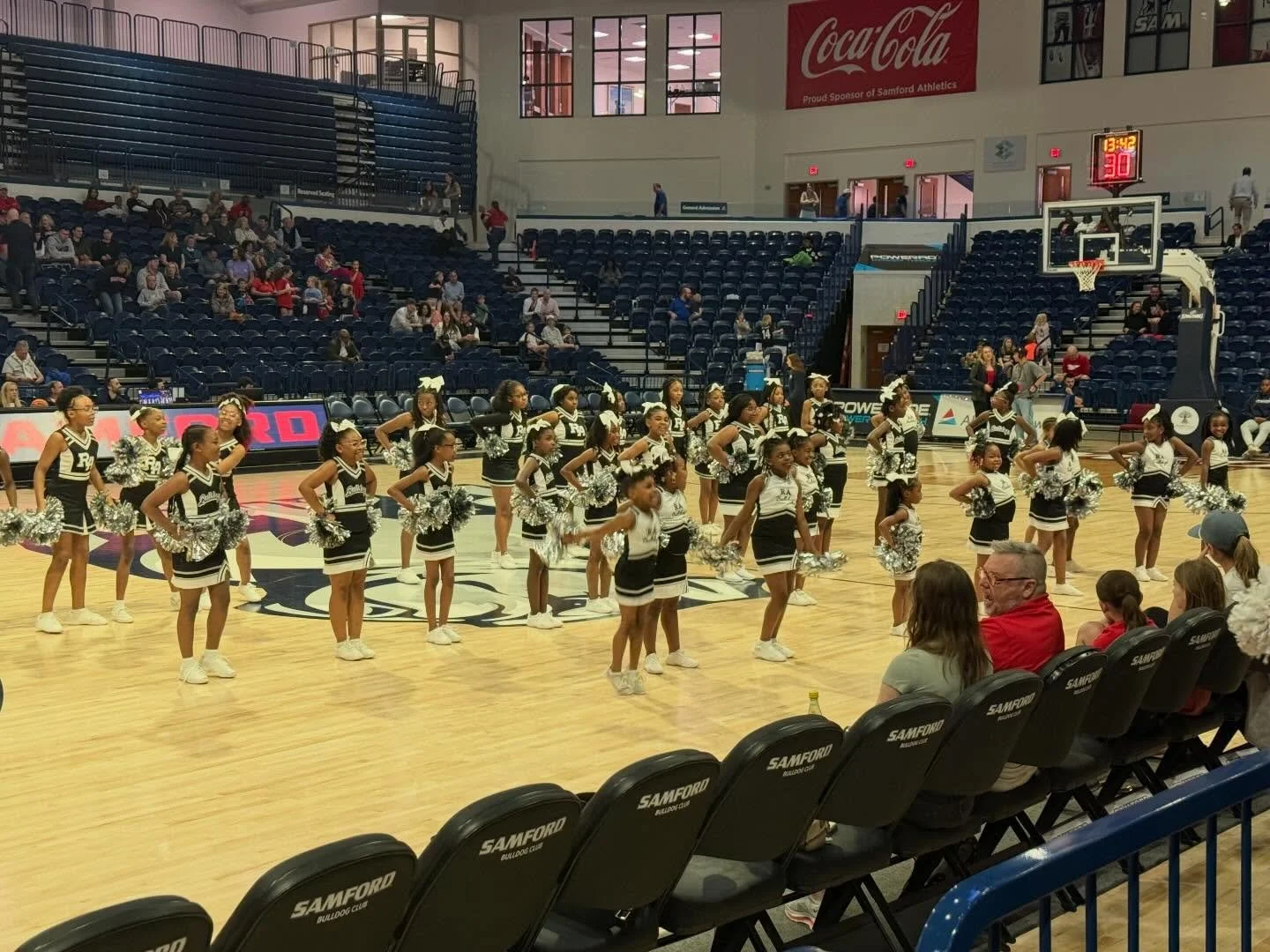 📣🏀🐶

On Saturday, Hallie&rsquo;s cheerleaders from @restorationacademy got to cheer at the @samfordmbb game and perform at halftime! They absolutely knocked it out of the park. And we also had the cutest fans supporting Hallie!!!