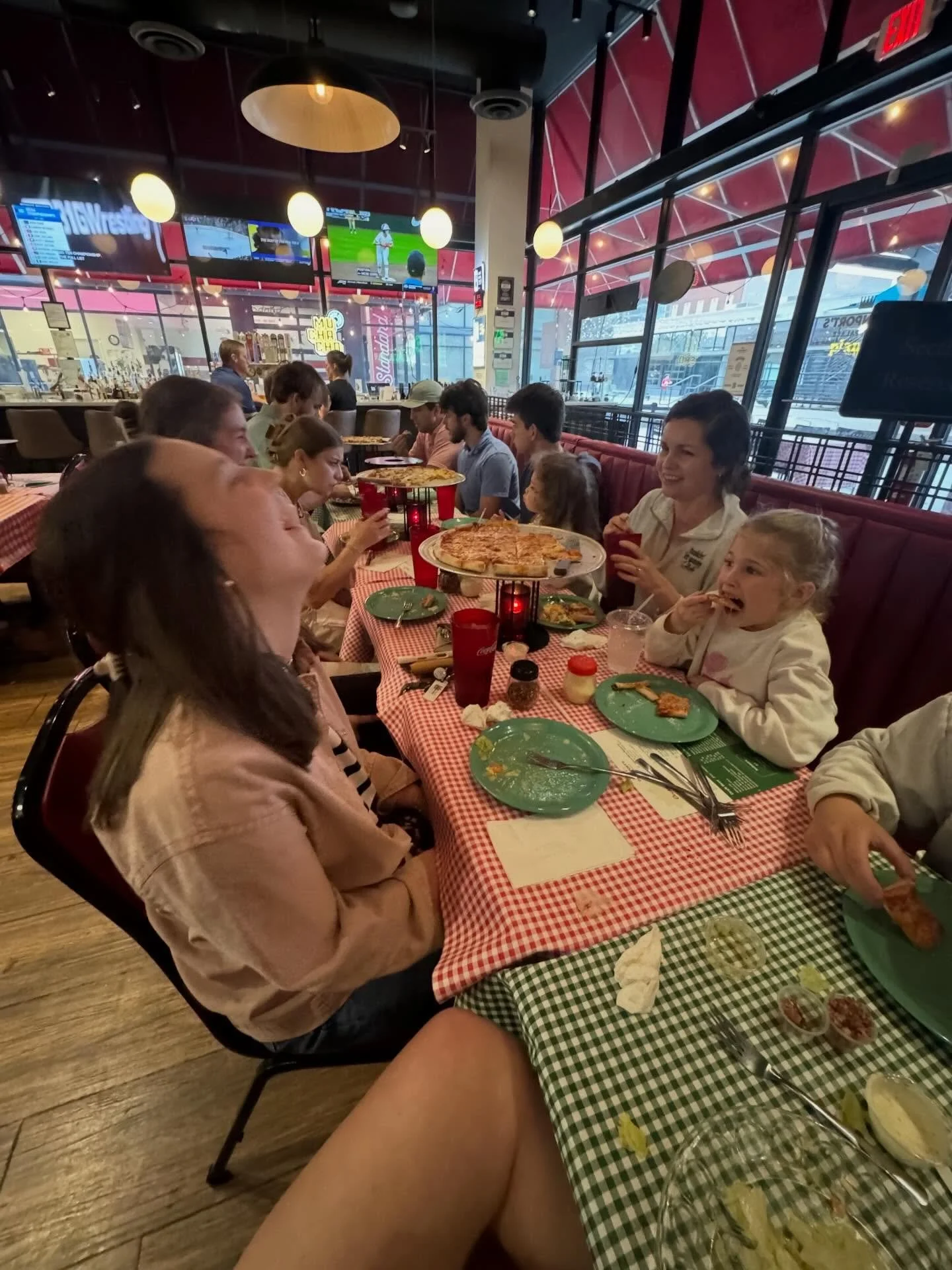 Actual fun &amp; games at Roundtable last night!!! 🍕🕹️🚦