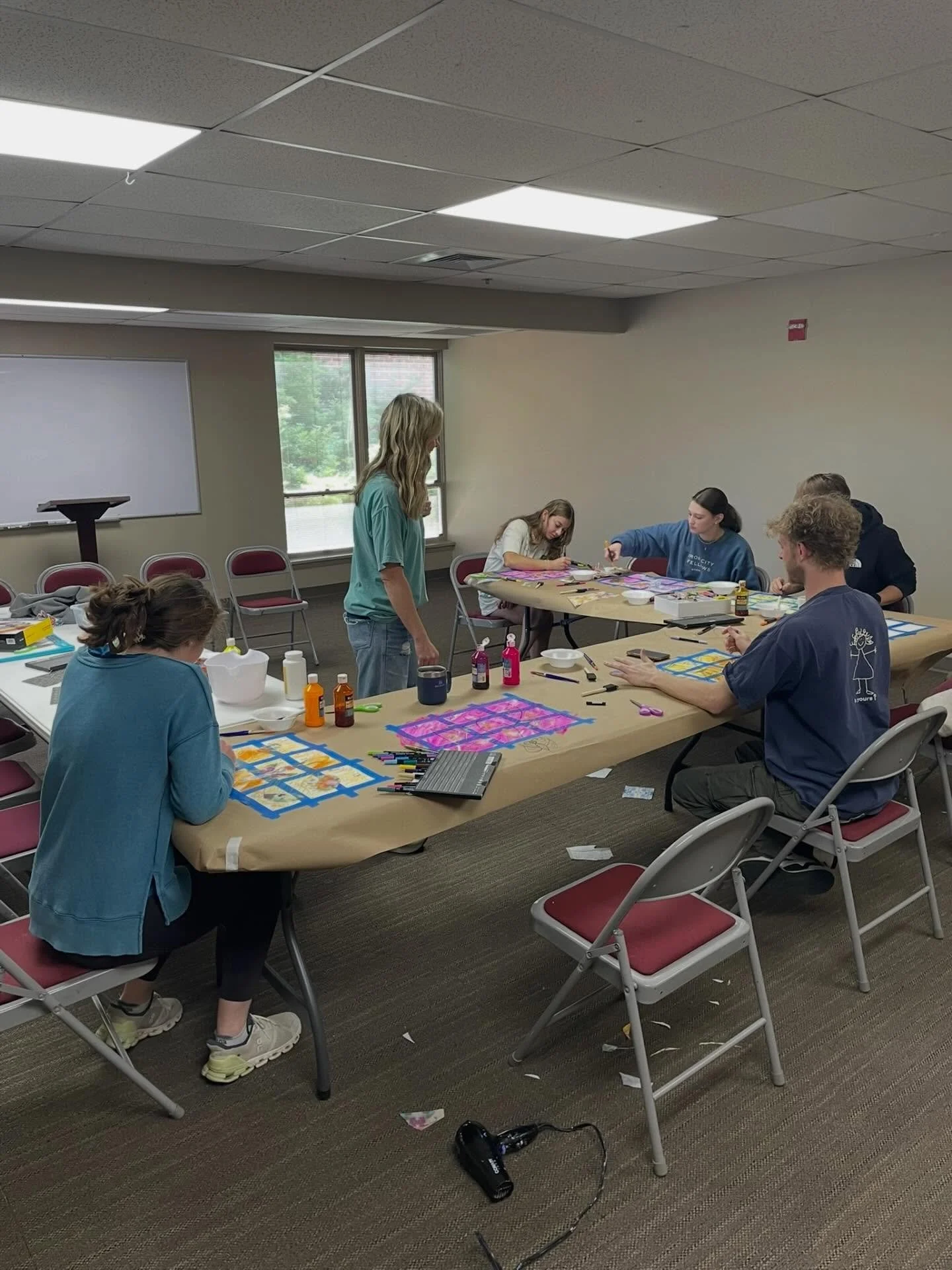 🎨 ARTS &amp; CRAFTS ALERT 

On Friday morning in our Christ &amp; Culture course, our fellows discussed the arts. Class concluded with a hands-on art project. What a fun way to study &amp; learn together! 

📣 Shout Out: @the.hospitality.link