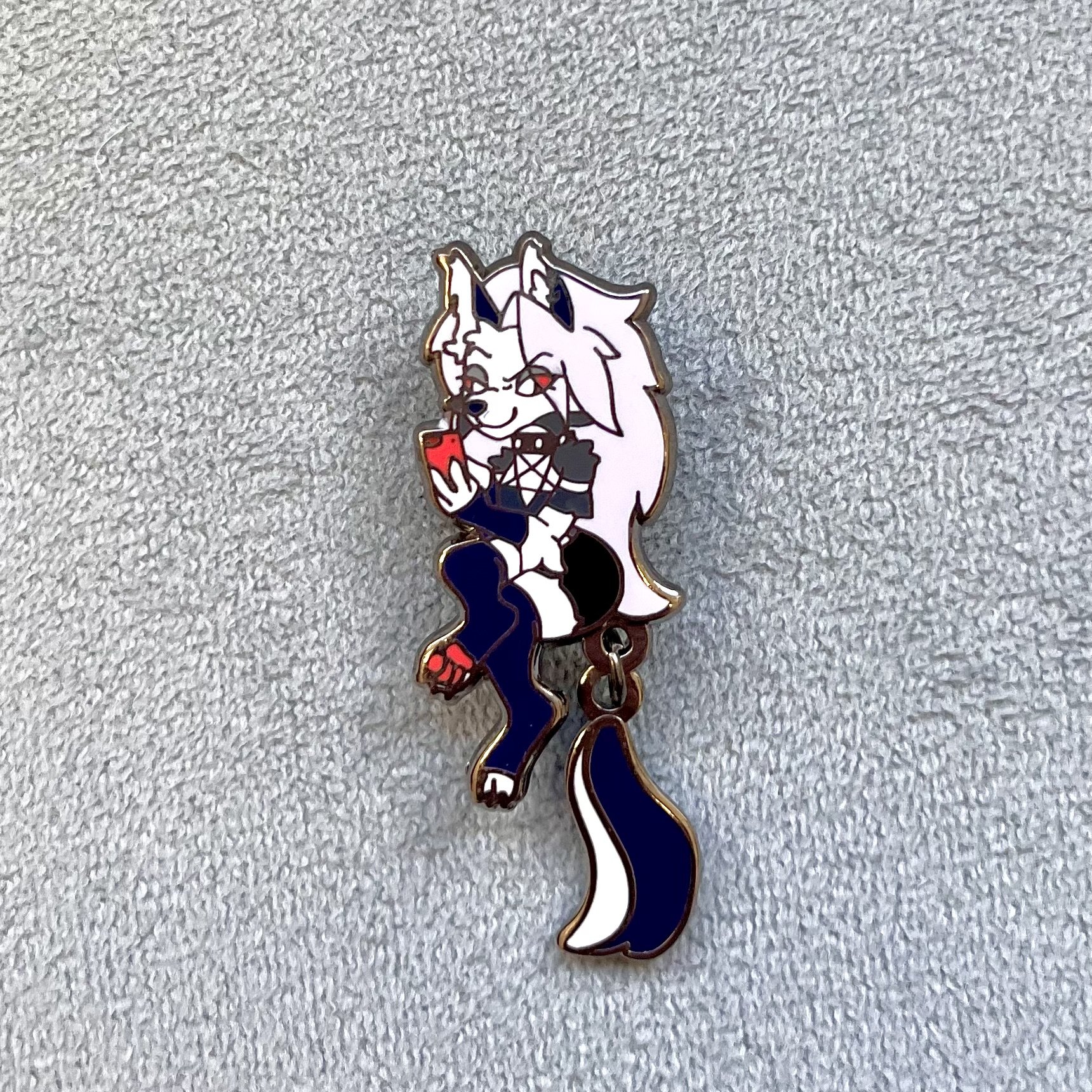 Loona Pin