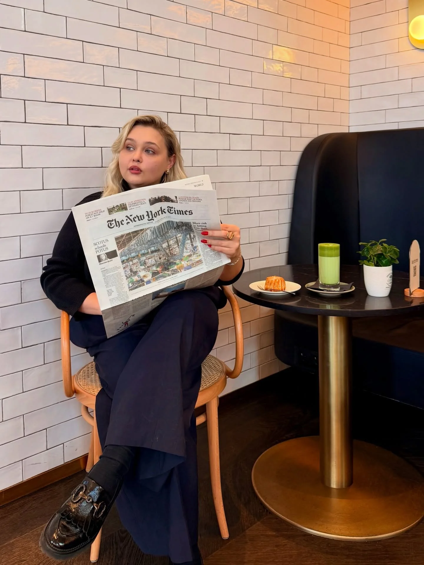 Perfect place to channel your inner Carolyn Bessette-Kennedy 🤍

Many say minimalism in fashion is for boring people. And boring is subjective. In my experience, minimalistic fashion and neutral colors are chosen by people who love routine, Ordnung a