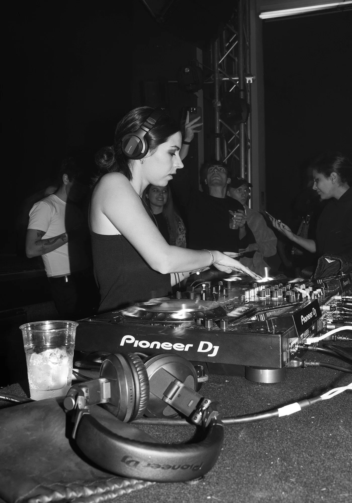 Freequency-B&W-04-11-2023-34.jpg