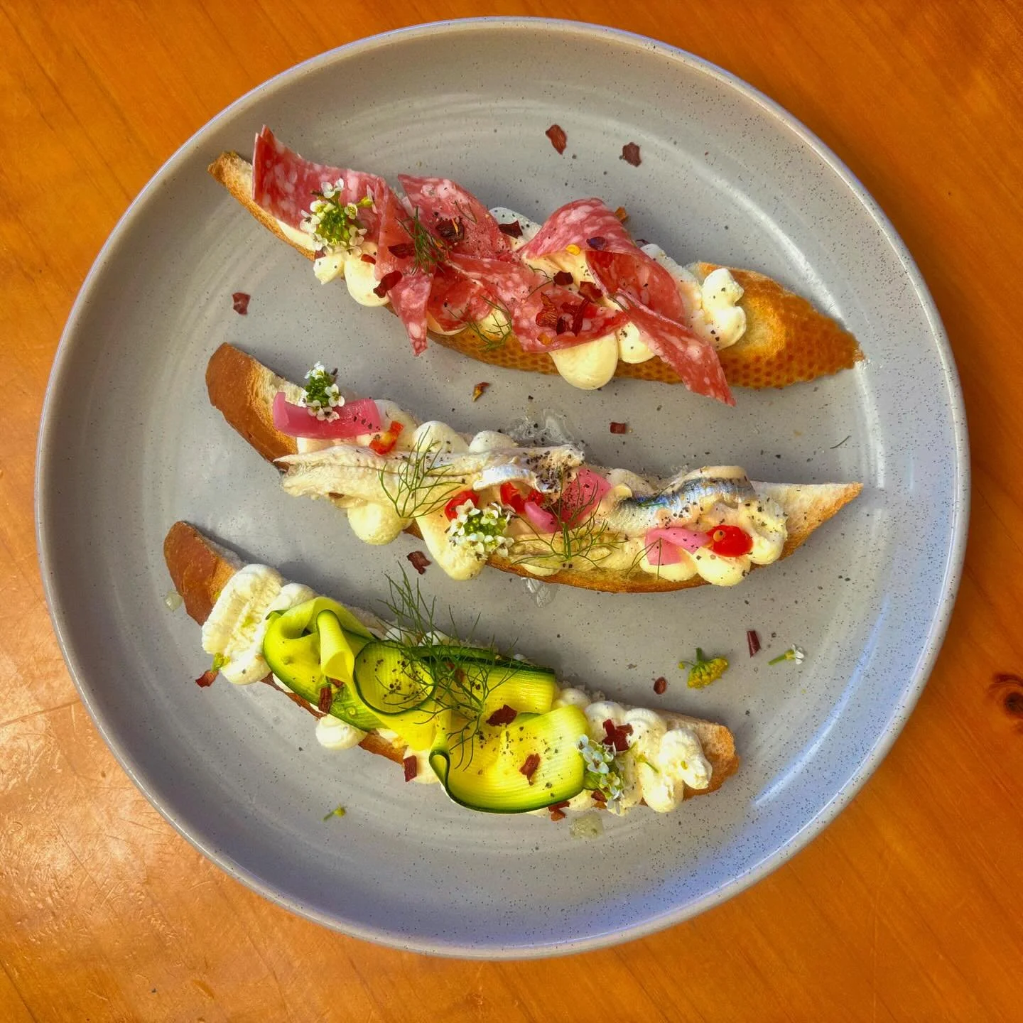 Tostada szn is here baby
Fresh, light, and easy eats—anchovy crisp, pickled zucchini crisp, salame crisp. Tapas made for good weather, good company, and a cold glass of wine.