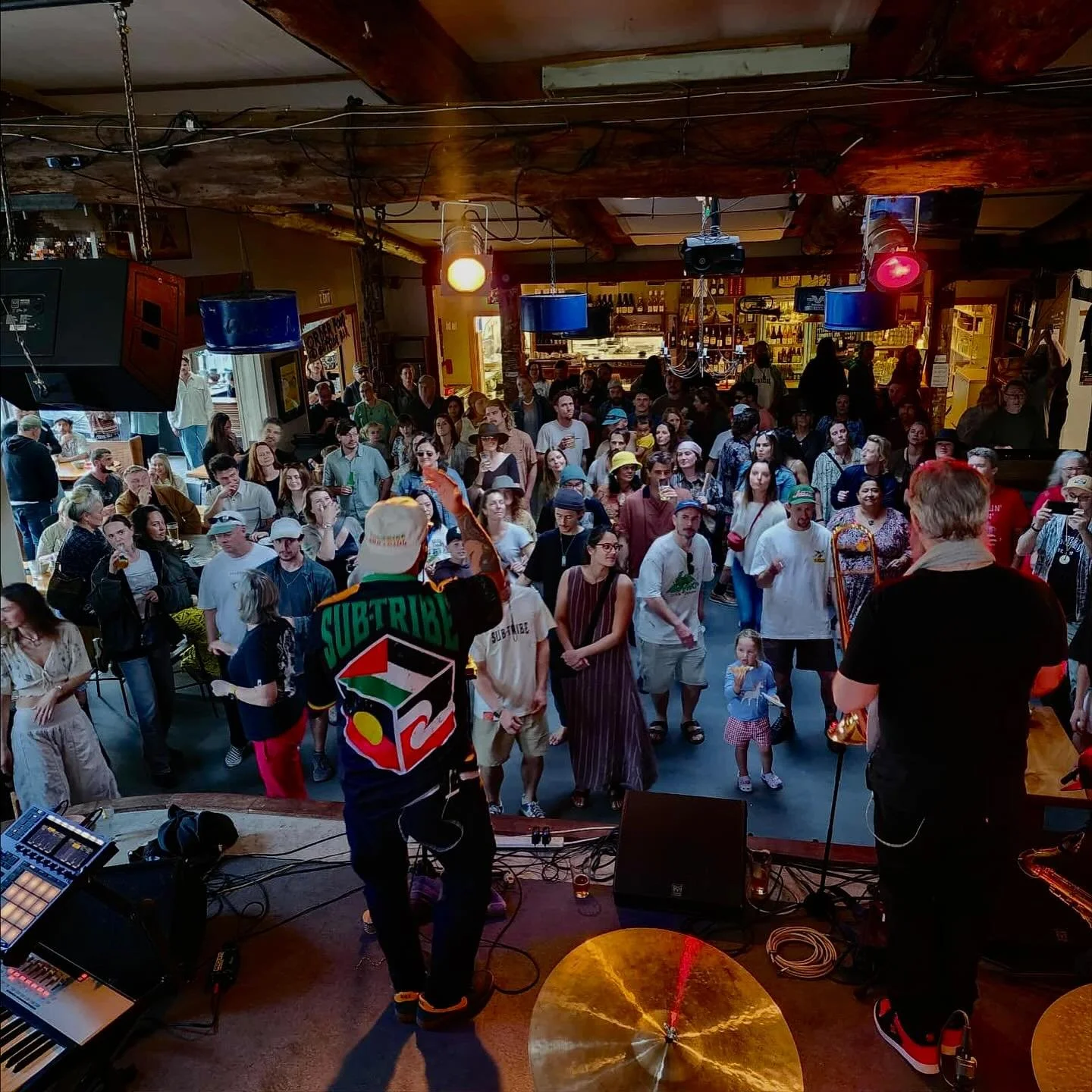 Āe, definitely one for the books.
One of the meanest gigs this year and on a Sunday arvo too!
The wairua was high, tamariki up dancing, whānau everywhere.
Big mihi to @subtribemusic , @casual_healing , and @tuitheband for bringing that magic to the M