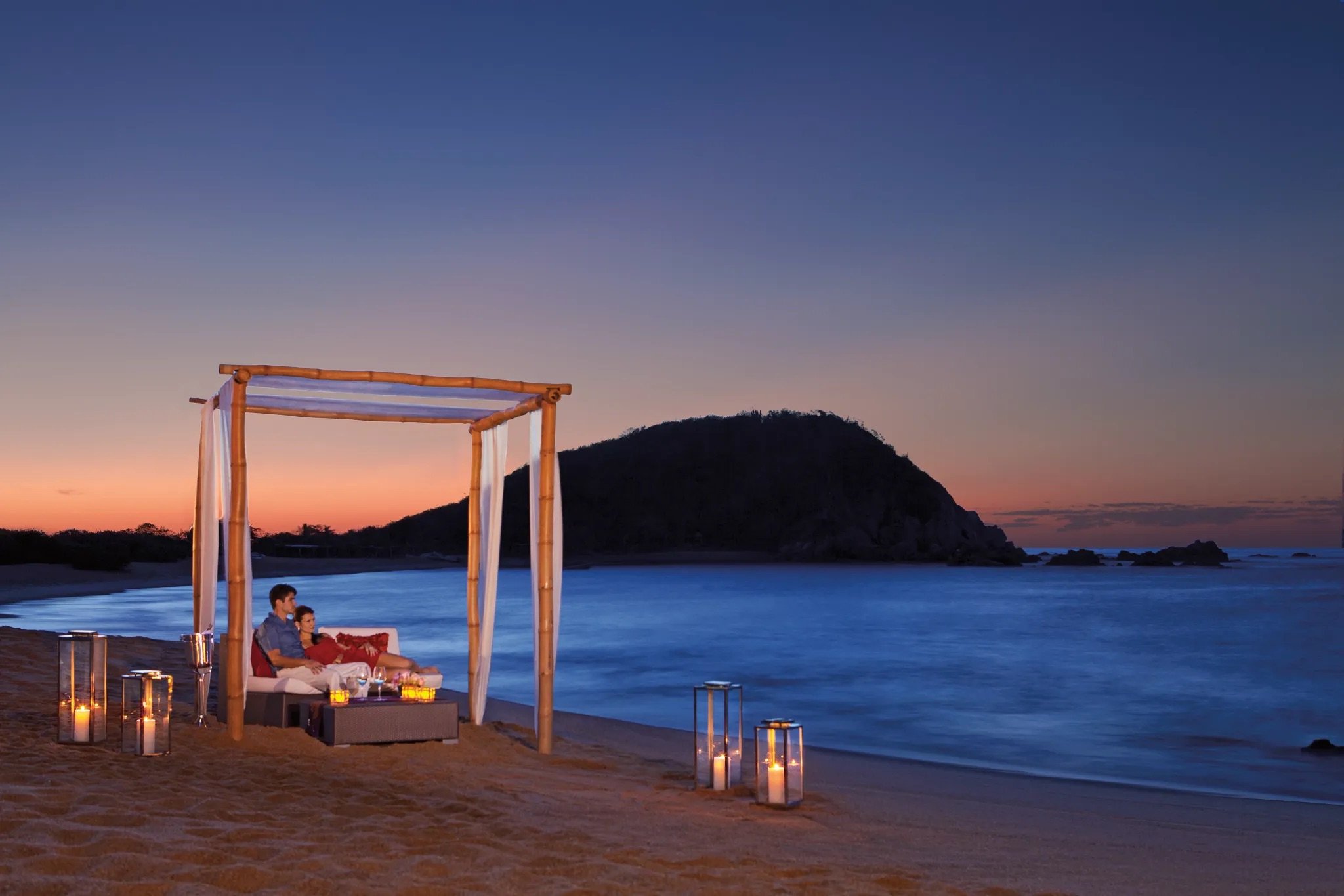 SECHU-RomanticDinner-2-CB.jpeg