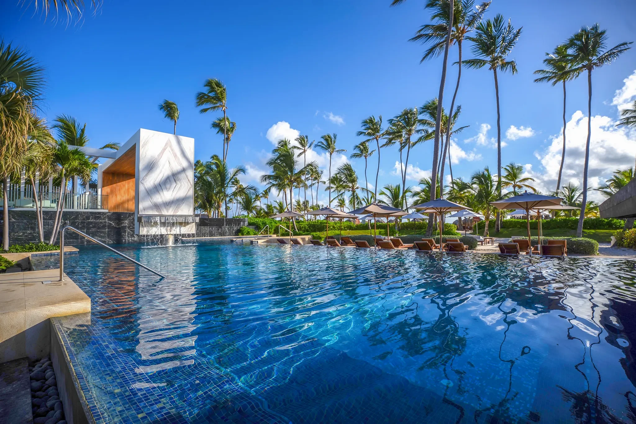 SERPC-EXT-Infinity-Pool-01-SB.webp