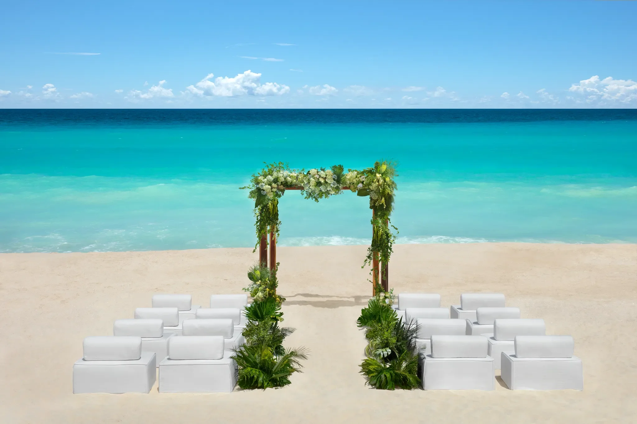 HYVGI-WED-Beach-Ceremony-5A-CB.webp