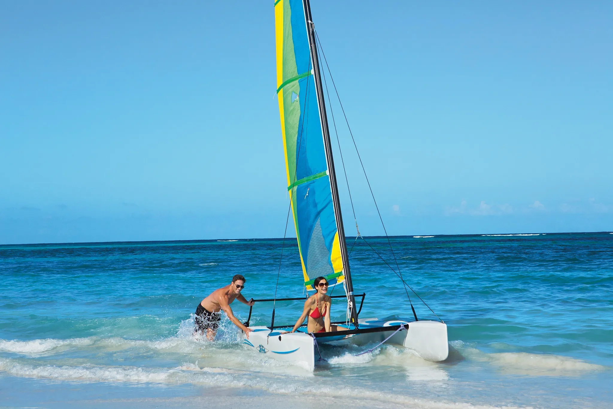 DRRPC-EXT-CoupleHobieCat-2-CB.webp