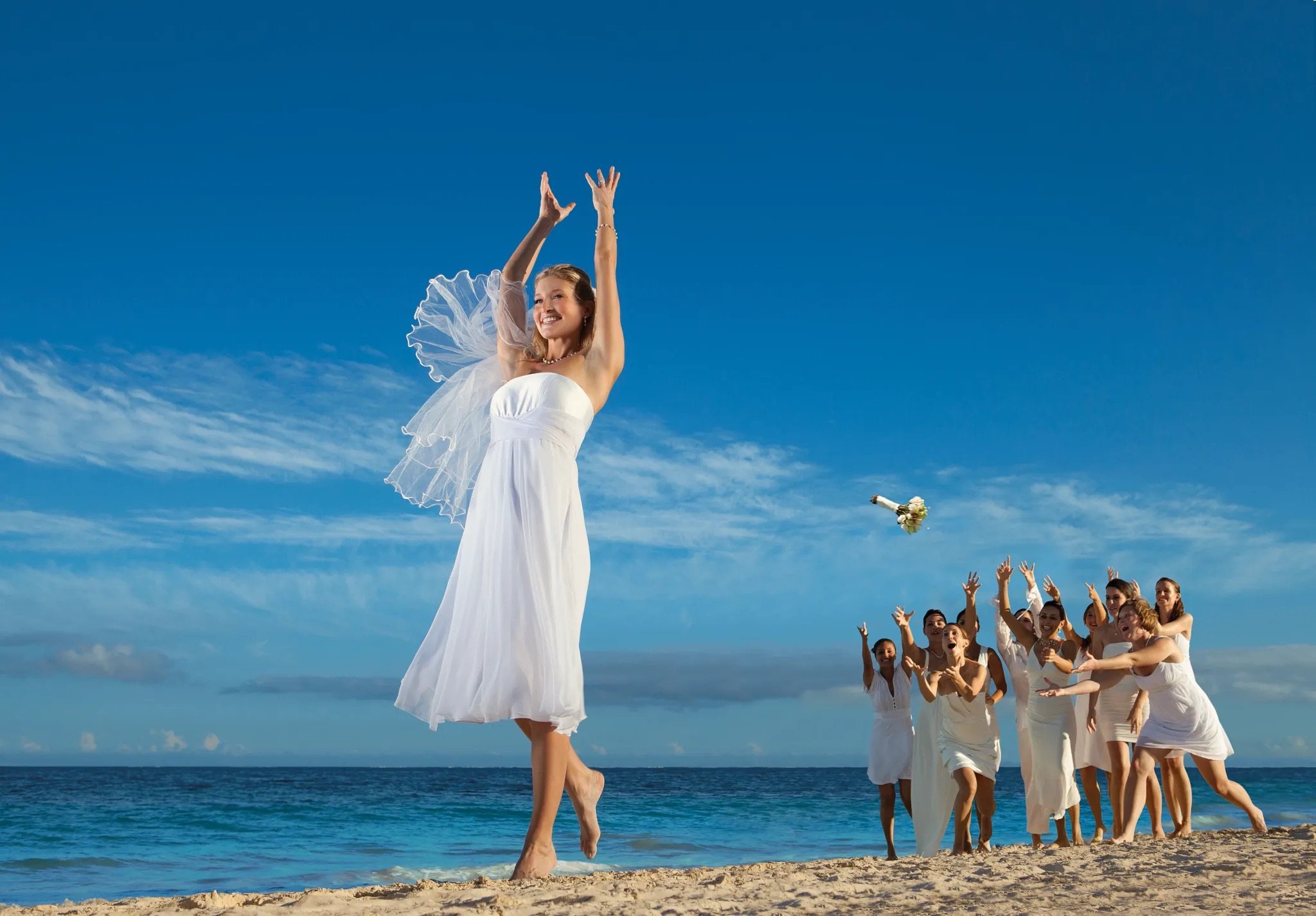 DRSRC-WED-Bride-throwing-bouquet-2-CB.jpeg