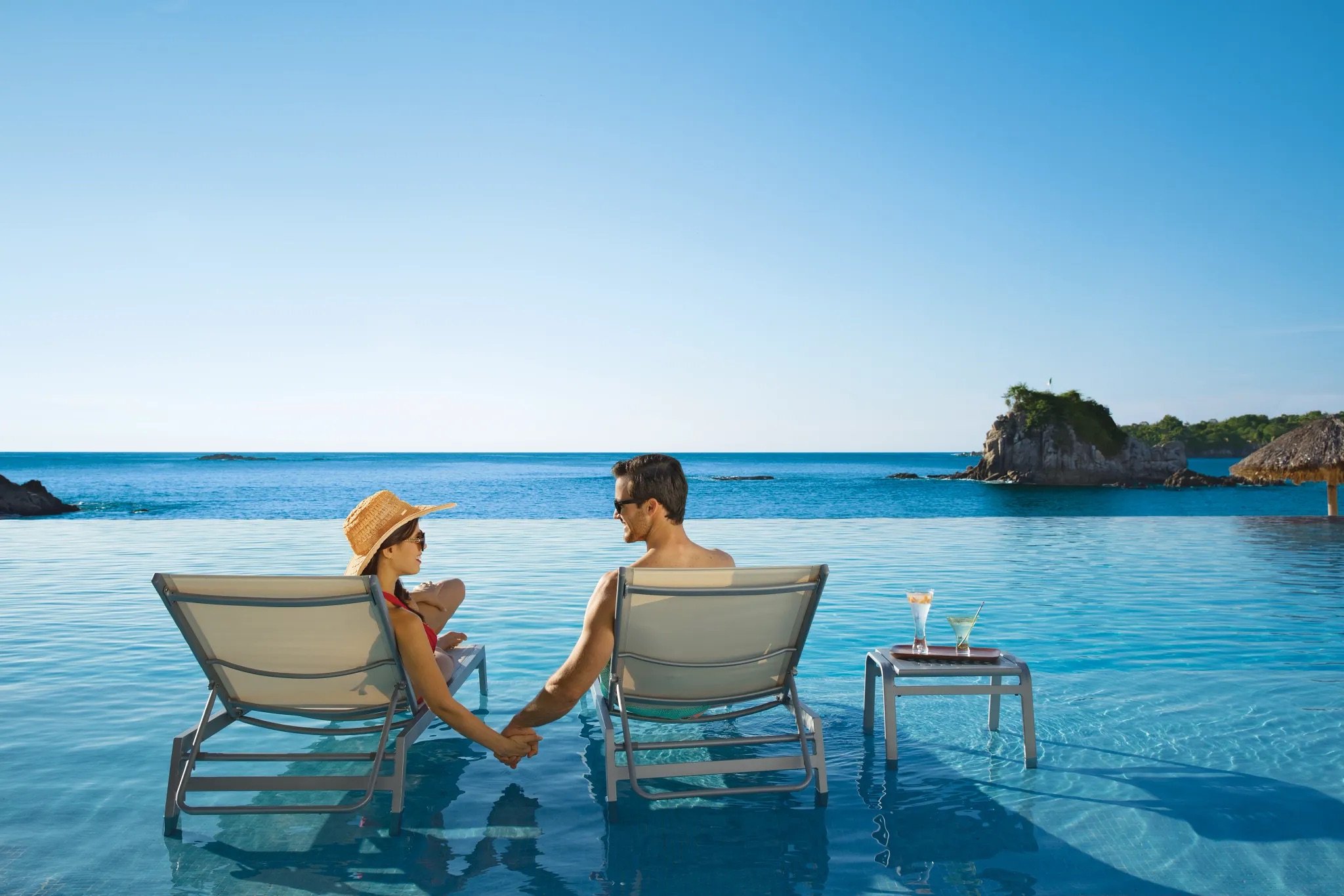 DREHU-Couple-Pool2-1A-CB.jpeg