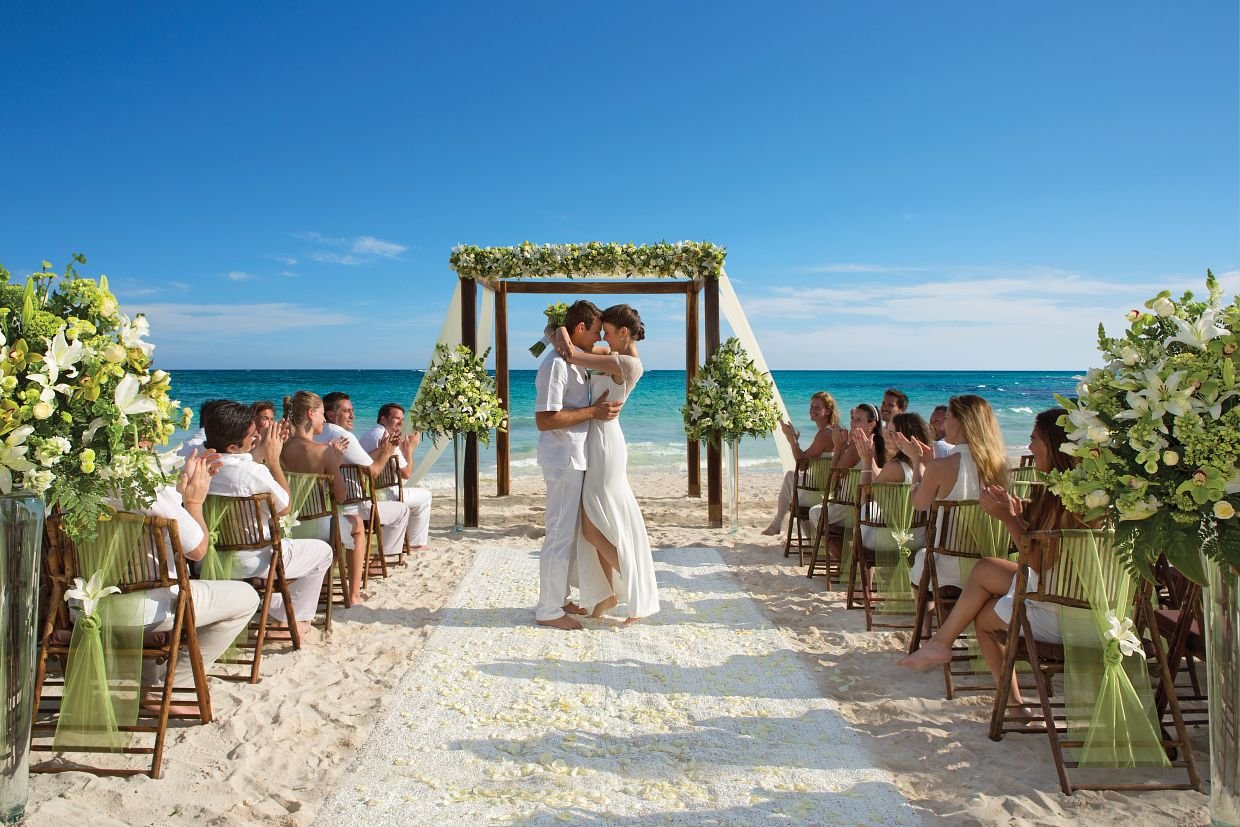 DRETU-WED-Beach-People2-1-CB.jpeg