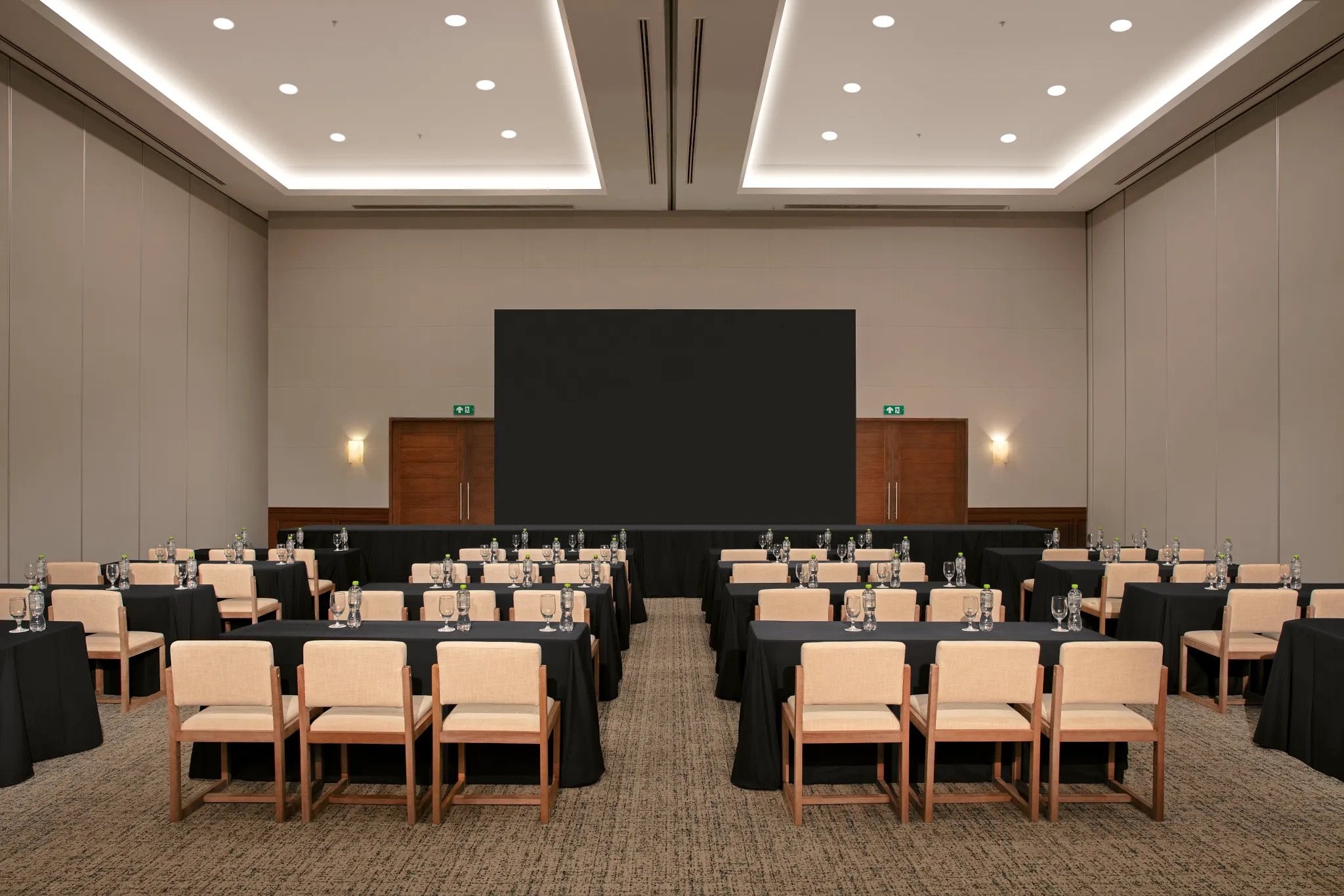 DRELC-GRP-Ballroom-Meeting-Setup-2A-CB.jpeg