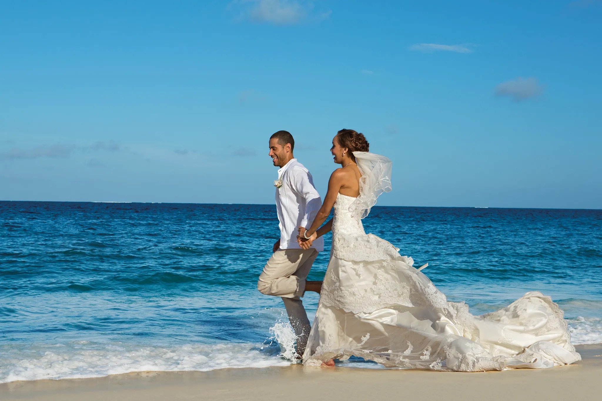 DRSRC-WED-Bride-Groom-RunningToSea2-2-CB.jpeg