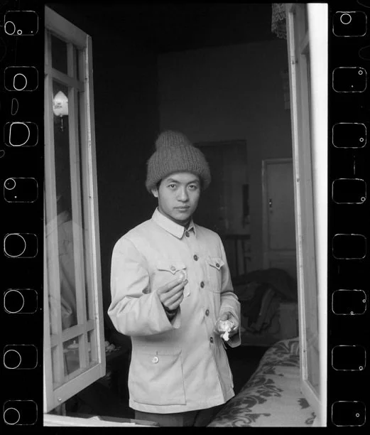 顾城在成都花园酒店 1986年12月，成都.png