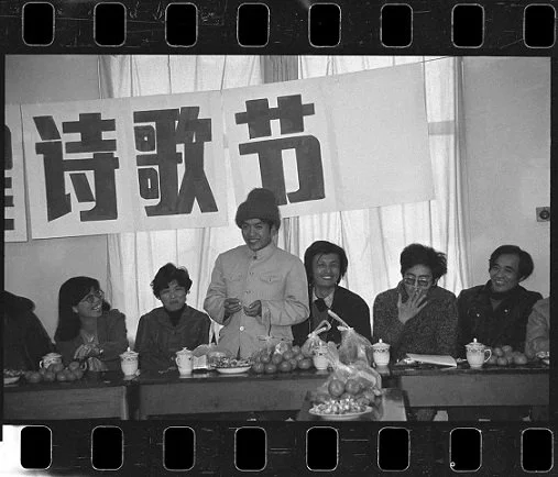 顾城发言逗乐大家 1986年12月 成都.png