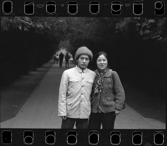 顾城和谢烨在望江公园 1986年12月 成都 .png