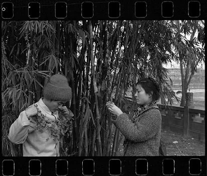 顾城和谢烨在望江公园 19986年12月 成都.png