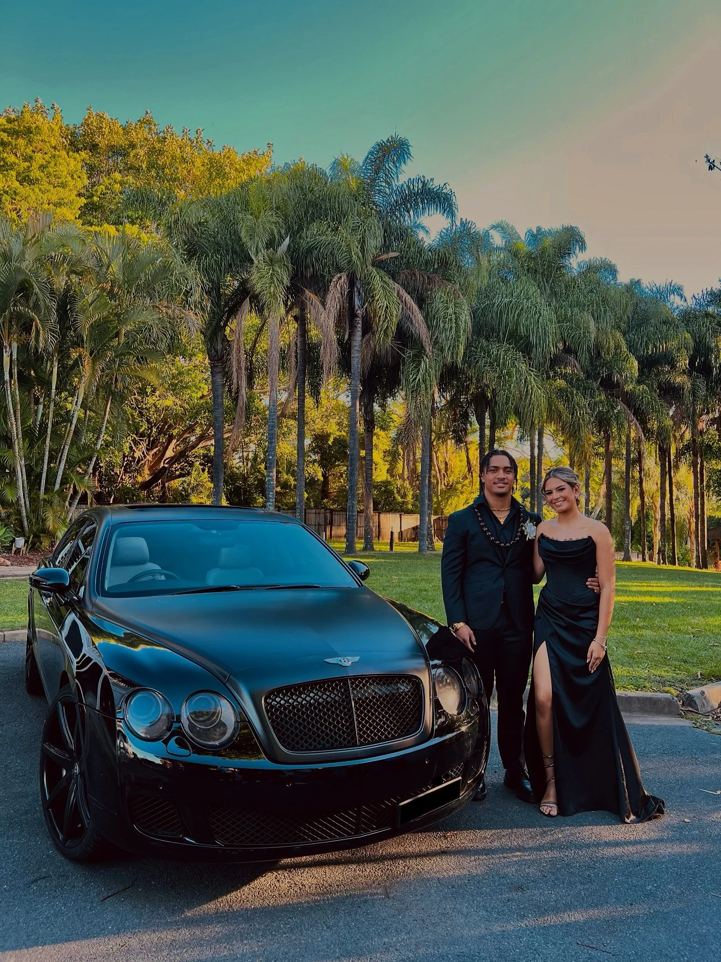 Satin black for the big night.
Bentley W12 gliding in&hellip; luxury unmatched 👌🏽✨
.
.
.
.
.
.
#exoticcartravels #ect #bentleycontinental ##w12 #brisbane #goldcoast #schoolformal #luxuerycars