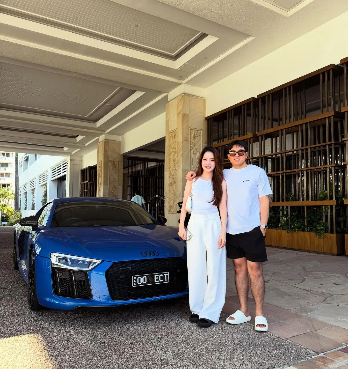 Gold Coast Holiday done right! ft. our Audi R8 V10 Plus.
We offer mobile delivery to a location of your choosing.
📞0448 954 501
🌐www.exoticcartravels.com.au
.
.
.
.
.
.
#goldcoast #surfersparadise #audir8 #supercar #exoticcar