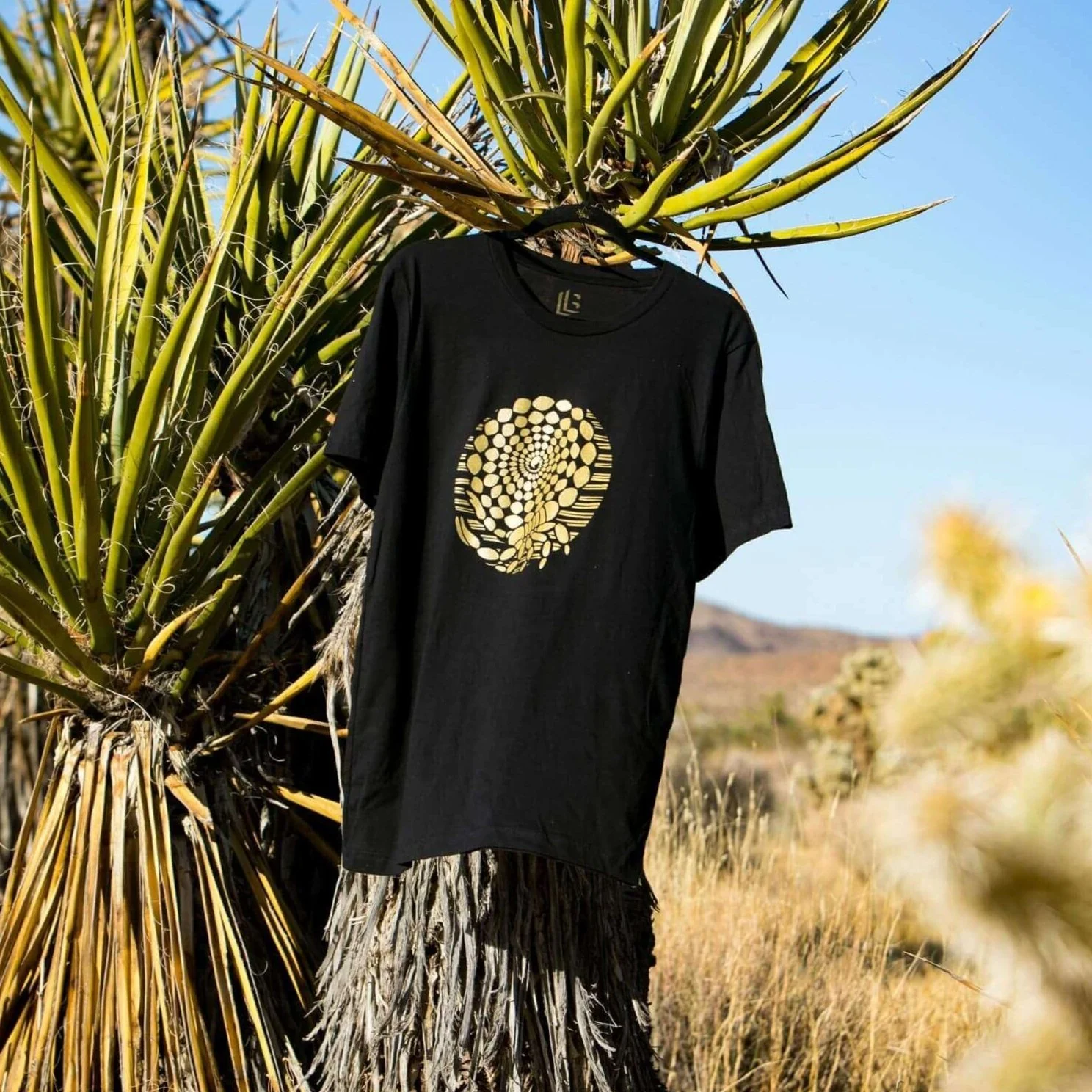 Desert Gold Scorpion T-shirt - Black