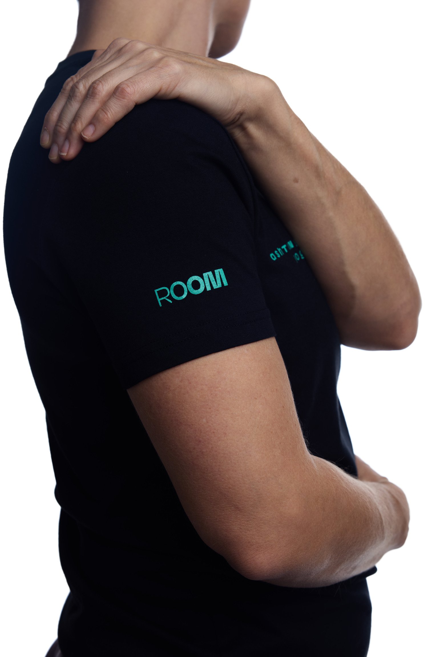 2024-10-16 ROOM Merch-290-_W4A5370-by Ellard Vasen_JpegMini_C1.jpg