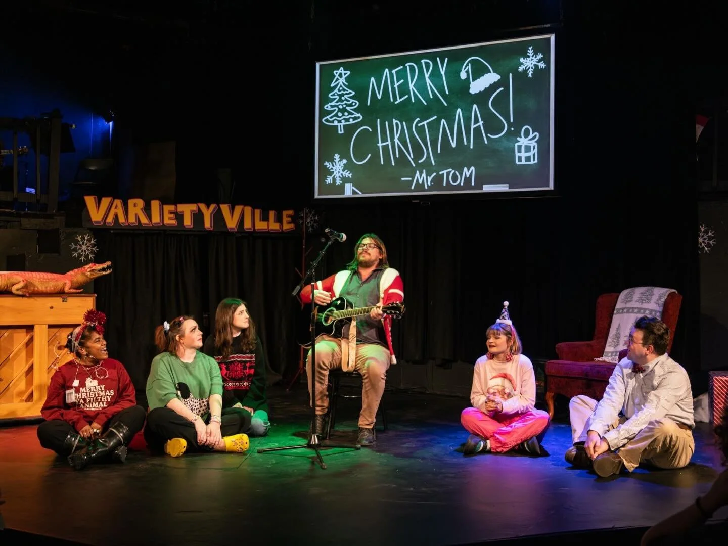 On the fifth day of Christmas, Varietyville gave to me&hellip; 5 crying children! Compliments of Mr. Tom 📚

📸 @traviswightphotography 

#losangeles #varietyshow #sketchcomedy #theatre
