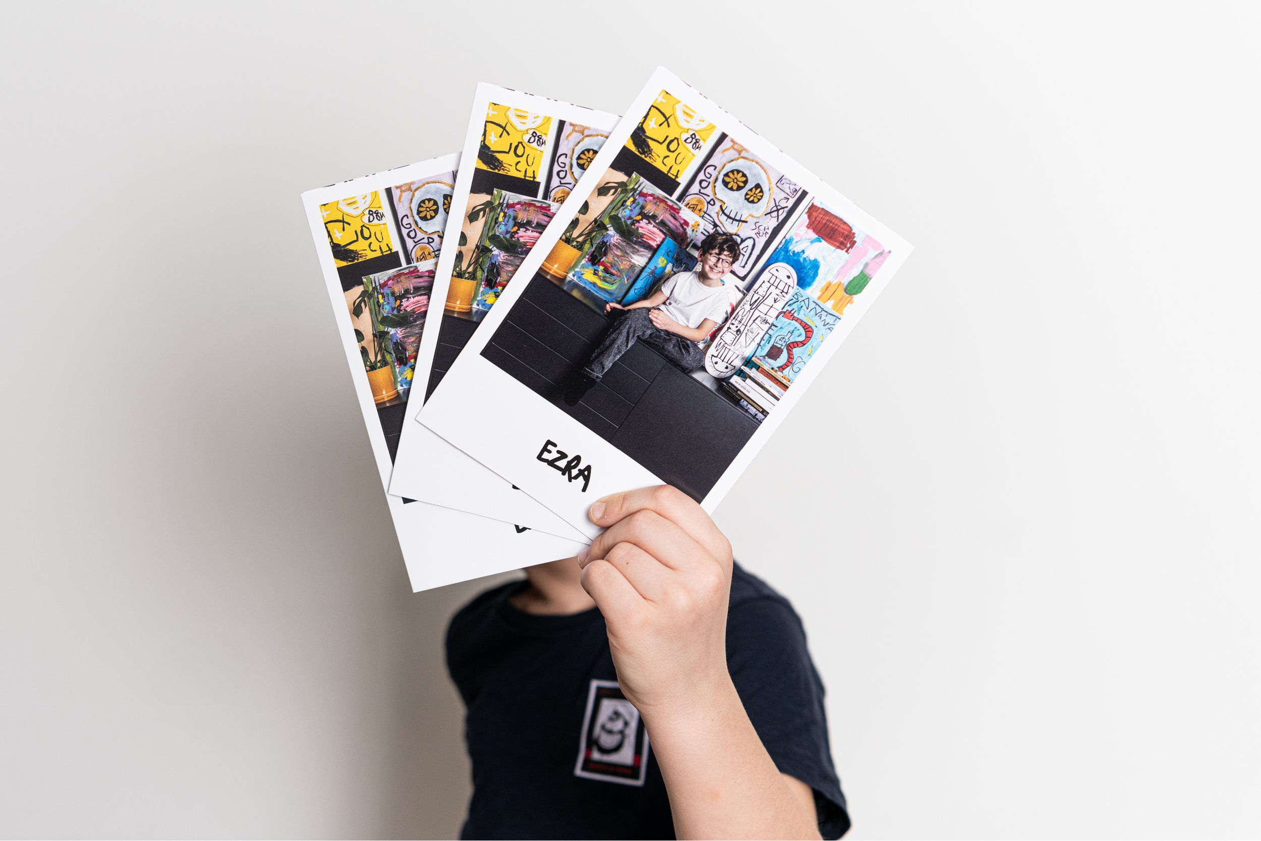 Flyer des Künstlers Ezra Esfandiary. Zu sehen ist der Titel des A5 Flyers.