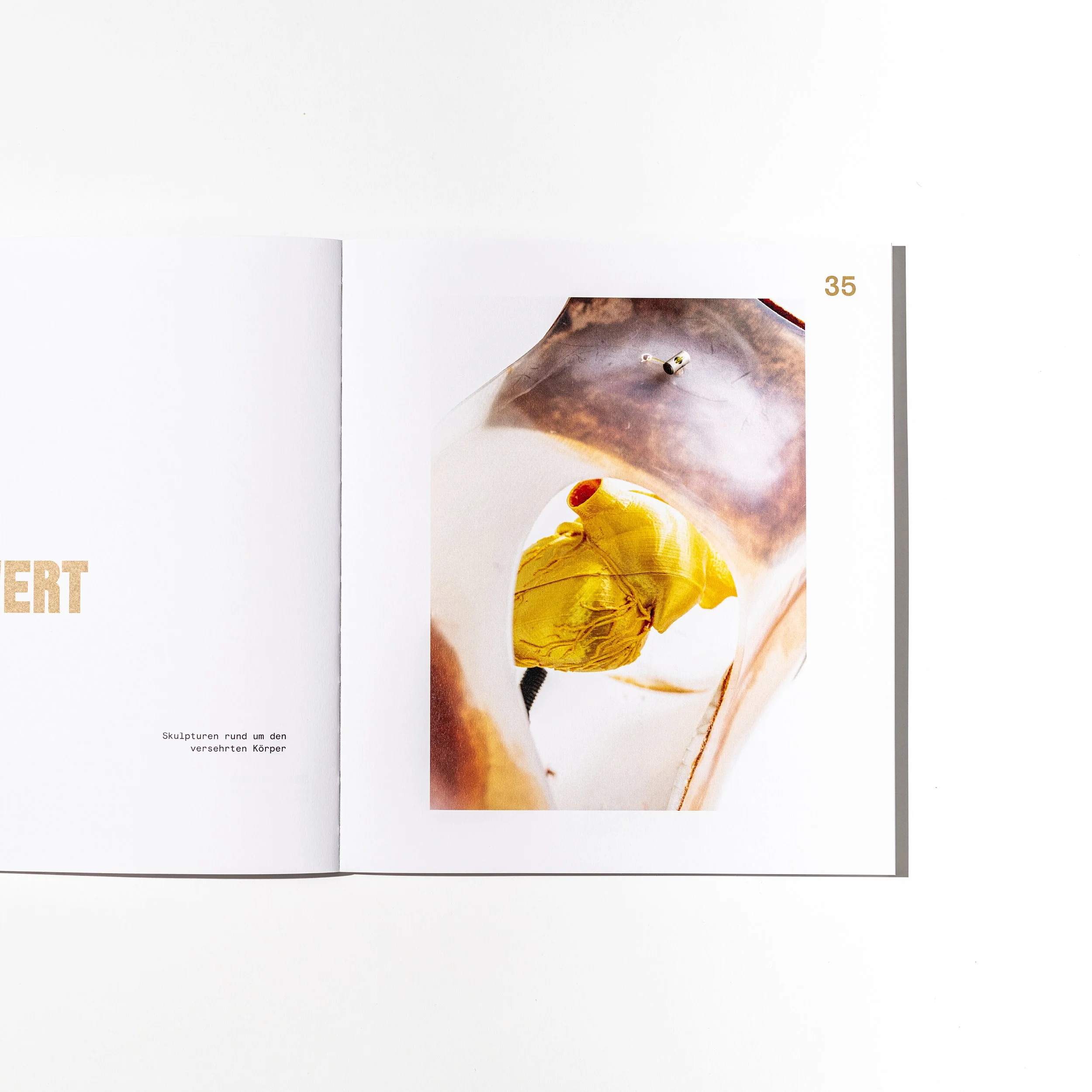 Marla Bloch Ausstellungskatalog Details Sulptur