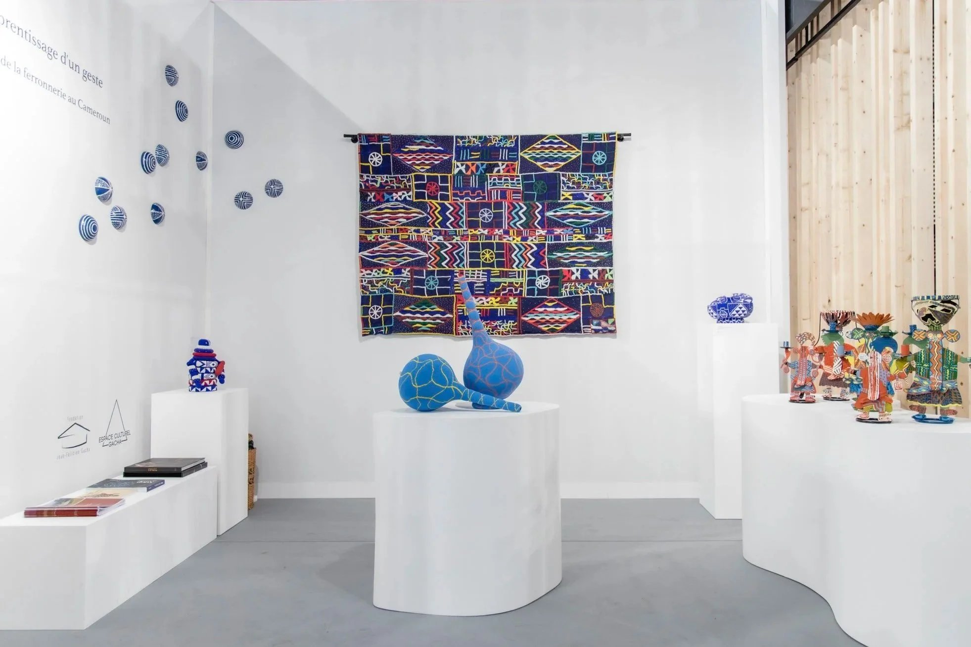 Learning+a+gesture+-+Salon+Revelations+-+Grand+Palais%2C+2022.jpg