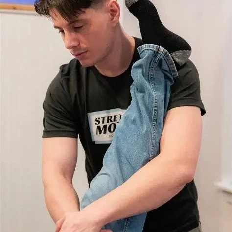 Come by BPC Norwell tomorrow Tuesday 11/11 for a COMPLIMENTARY 10 minute stretch from our friends @stretchnmotion_ They will be there between 9am - 1pm and no signup is required. #bostonpickleclub #stretchnmotion