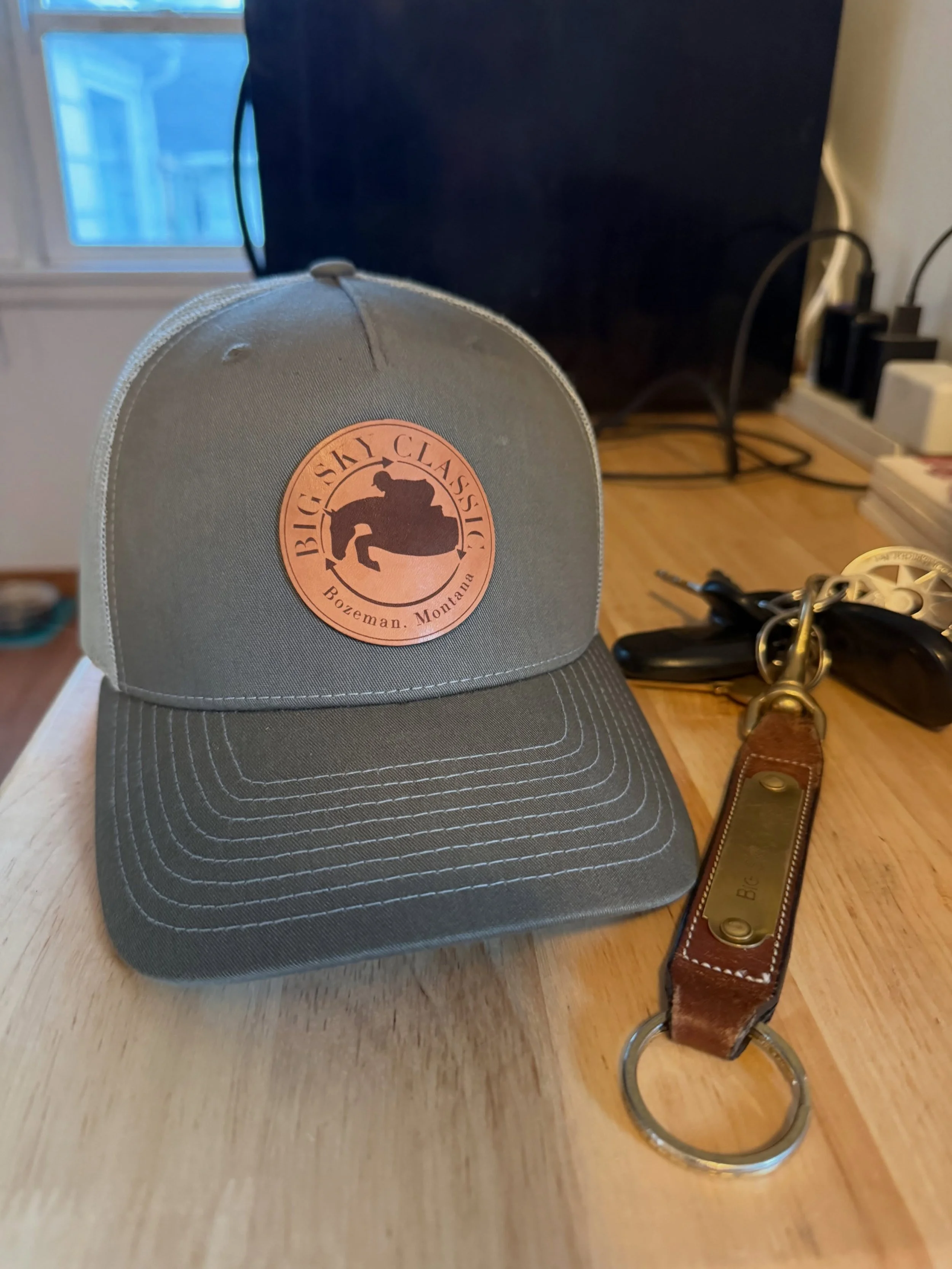 Random post of a design in the wild because&hellip; why not? 

Also I get to do this for a living?! Me six years ago wouldn&rsquo;t believe it 🥹

#graphicdesigner #horselogo #horsebrand #equestrianbrand