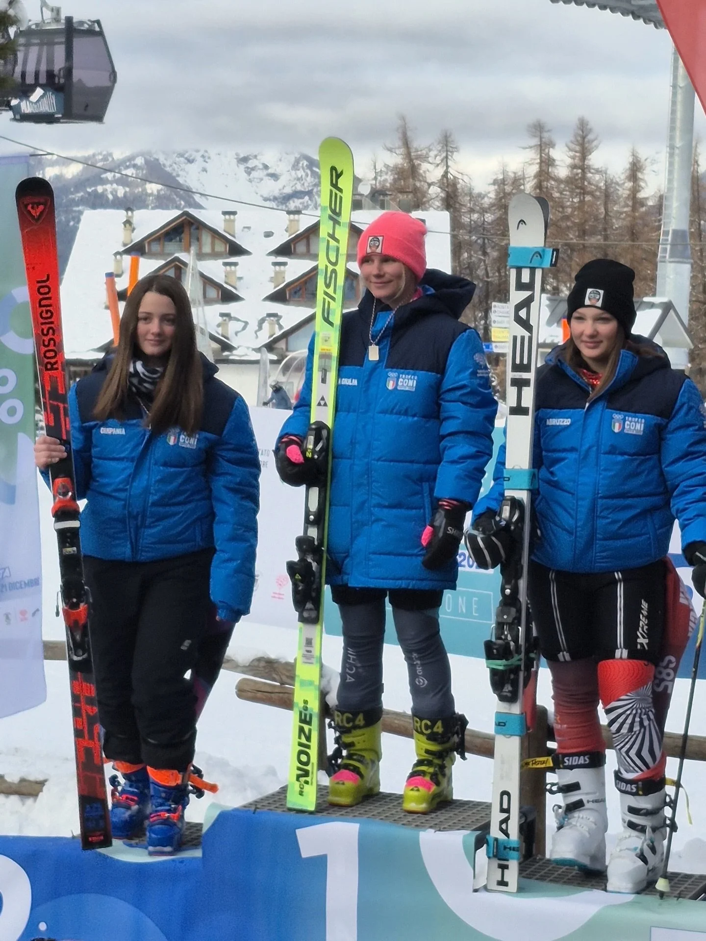 Trofeo CONI 🇮🇹❄️
Prima giornata a Pila con il GS Ragazzi e subito emozioni forti.

Grande vittoria per Olivia Kamp 🥇
Ottimo 13&deg; posto per Ludovica Bressan 💪

Un risultato bellissimo che racconta impegno, concentrazione e spirito di squadra. C