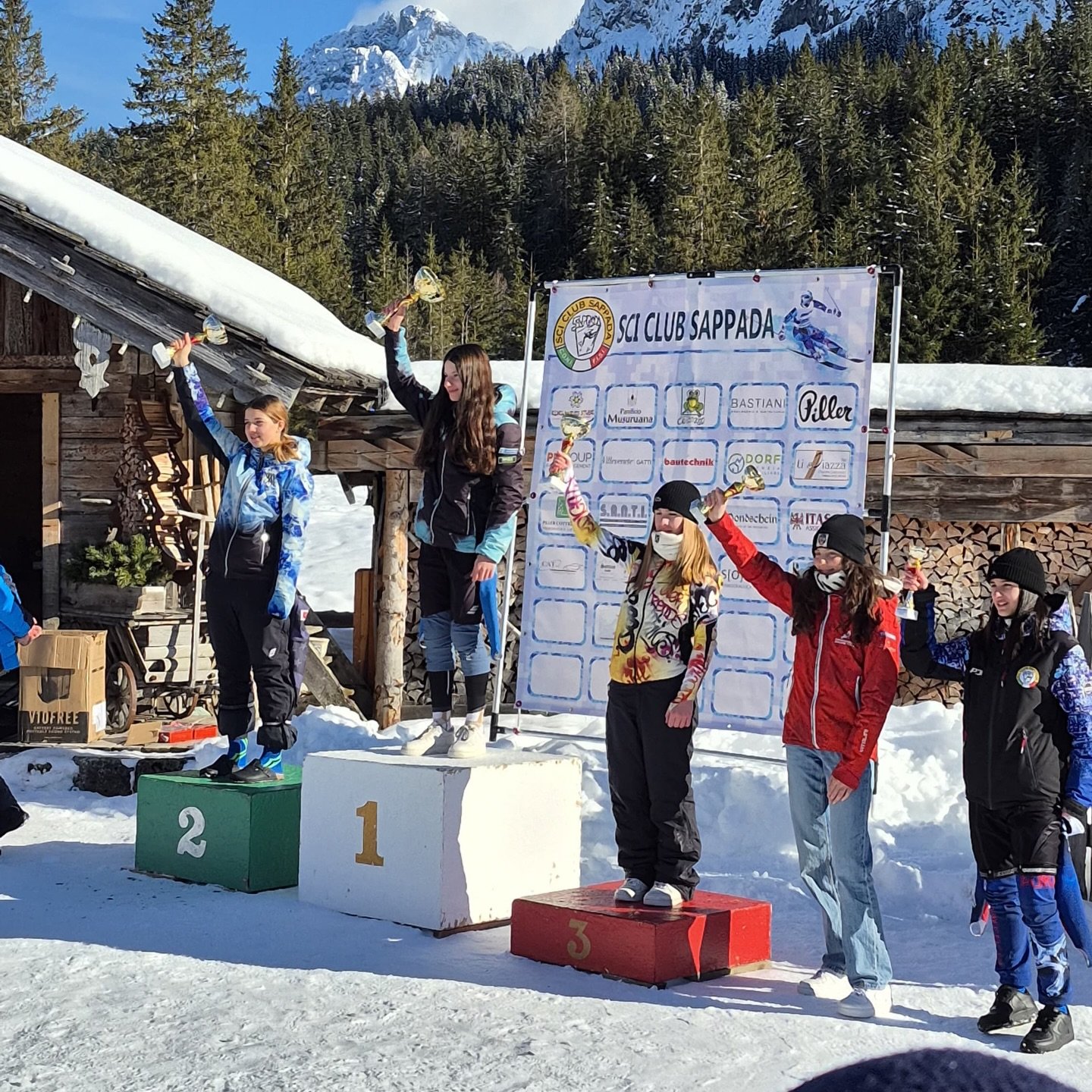 Ancora a Sappada ❄️⛷️
Oggi Slalom Speciale // Ragazzi e Allievi // FISI FVG 🎿 

Impegno, determinazione e voglia di non arrendersi mai: questo hanno messo in pista i nostri Children del NHOA Tarvisio Racing Team.

Risultati
🥇 Ragazze: Ludovica Bres