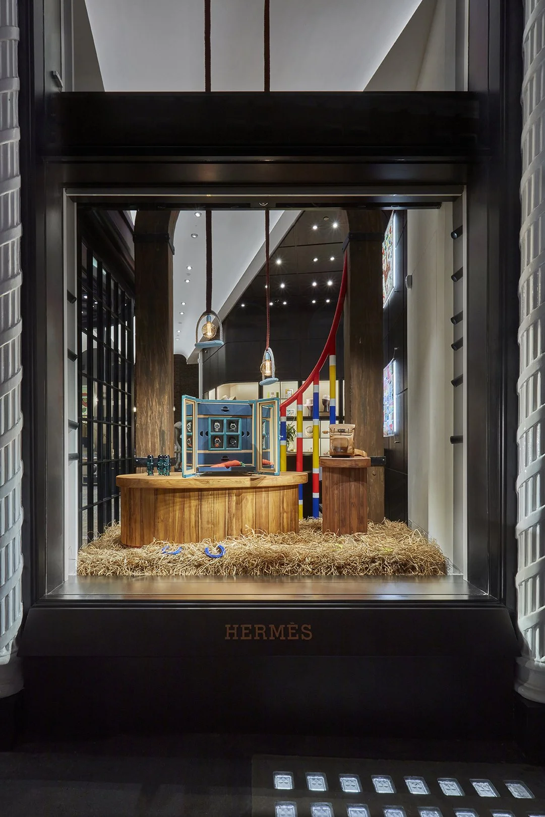 Bespoke retail window set build for the new Hermès flagship store in London, created by Andy Knight to realise Kate Jenkins’ equestrian-inspired design.